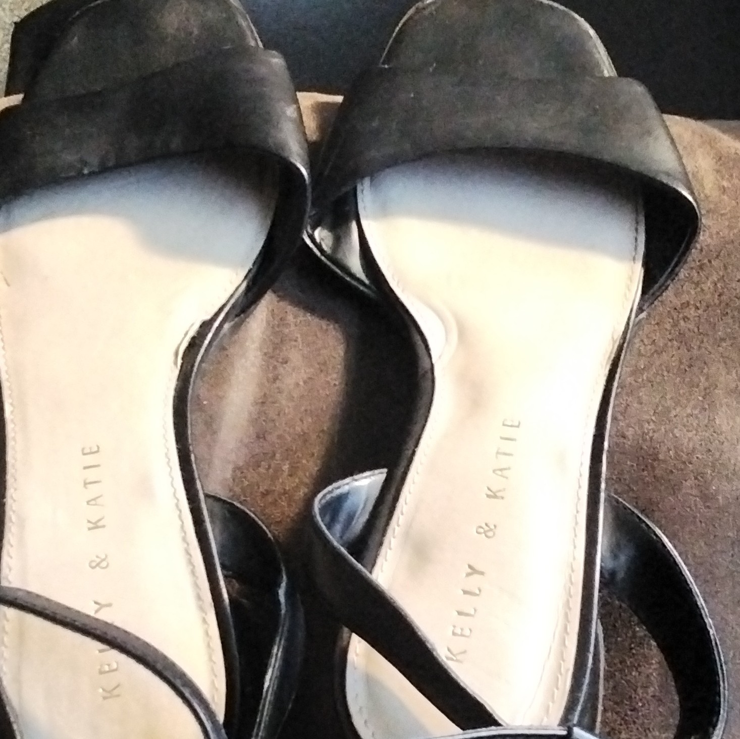 Kelly & Katie Women’s Black Leather Strappy Slip-On Sandals US 9