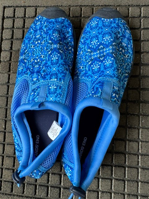 Lands End Womens Aqua Socks Deep Sea/Galaxy Blue Mosaic 9-10 ONLY WORN ONCE