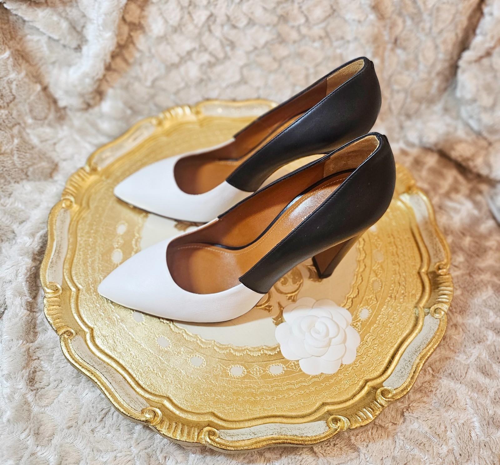 $1.1K Calvin Klein Collection Black & White Pumps 40 (IT), fits 9 (US), NIB