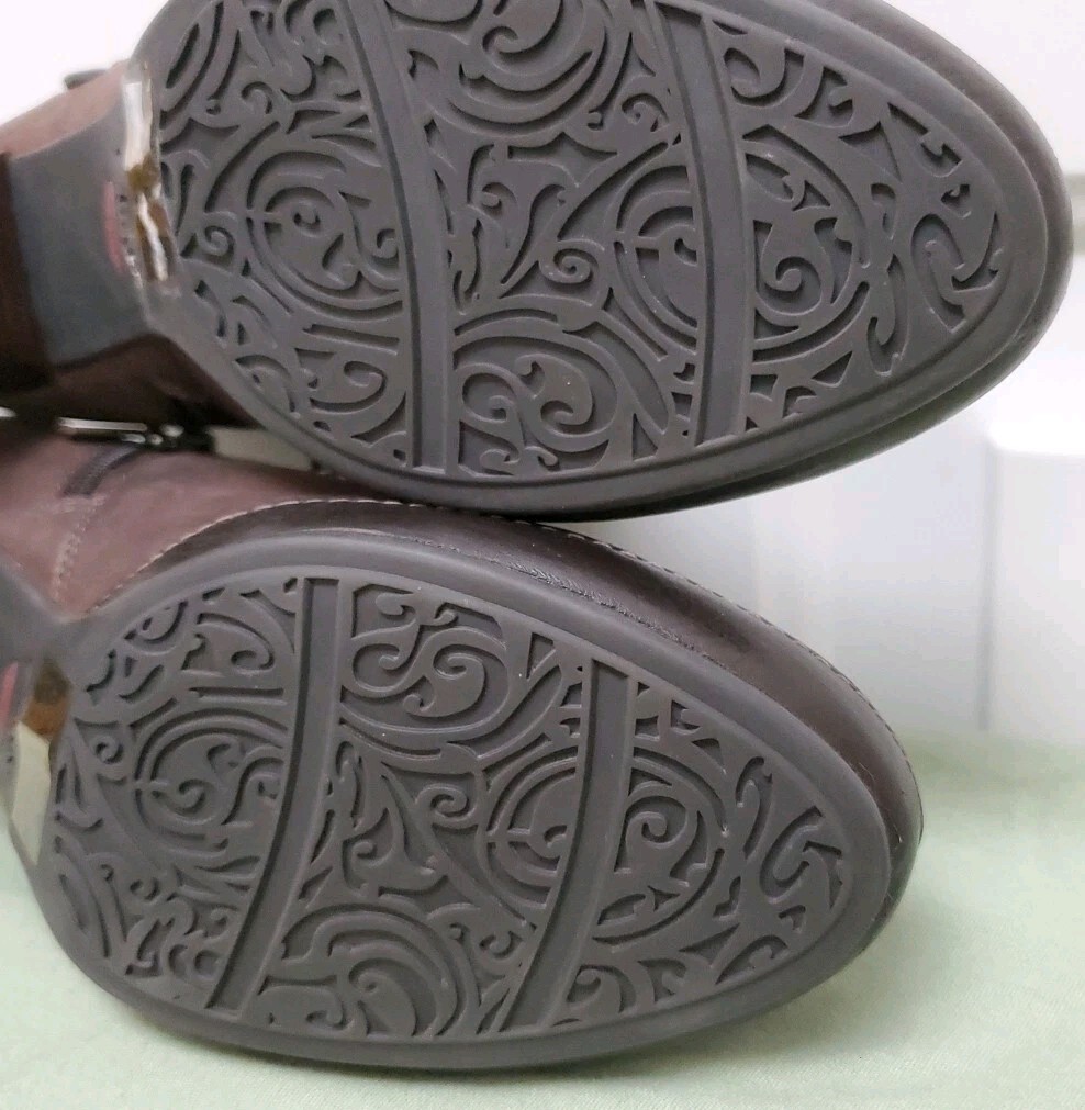 Clarks Artisan Brown Leather Ankle Bootie 8M Buckle Zip 2.75in Cuban Heel Office