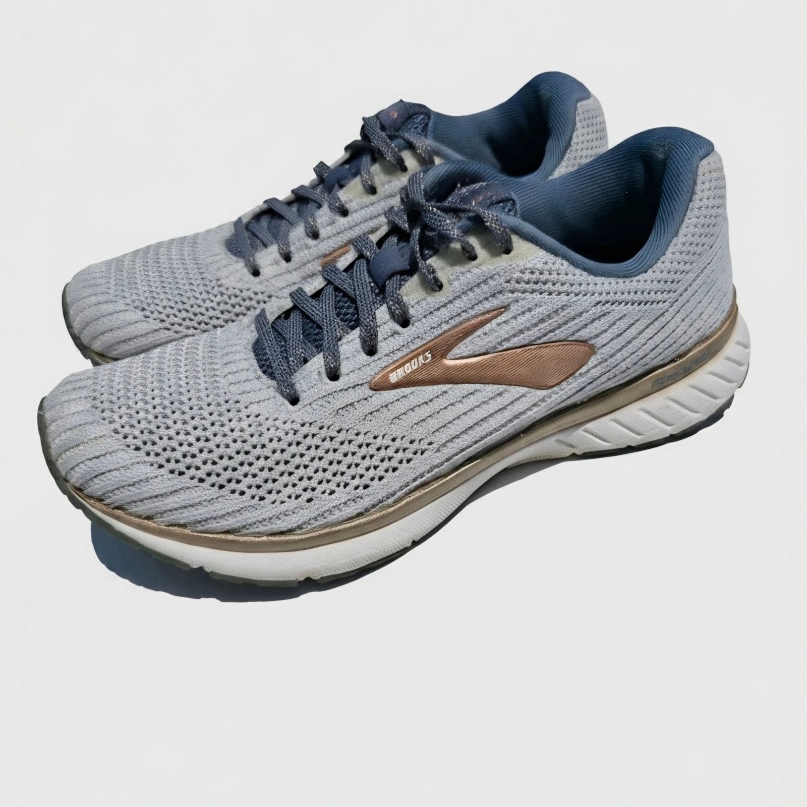 Brooks Revel 3 Women’s Running Shoes in Gray/Rose Gold Medium B
