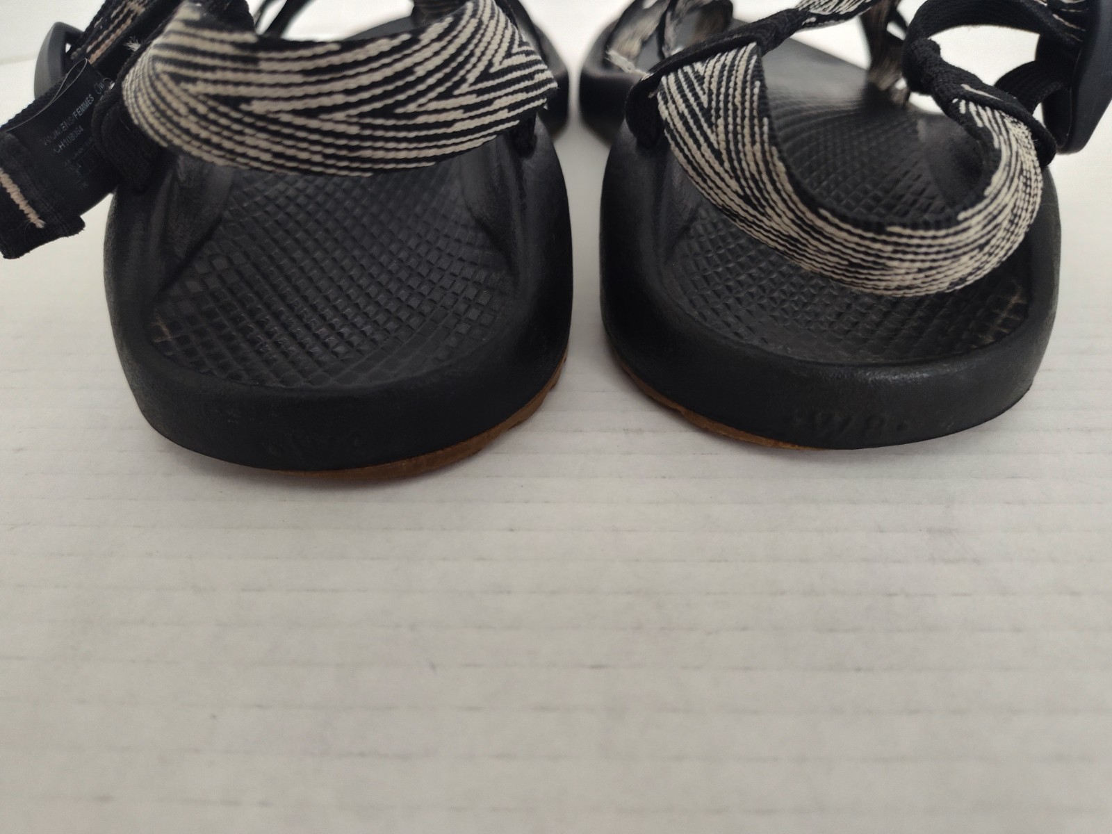 Chaco Z2 Classic Women’s Strappy Sports Hiking Sandals Black White Size 8 *Read*