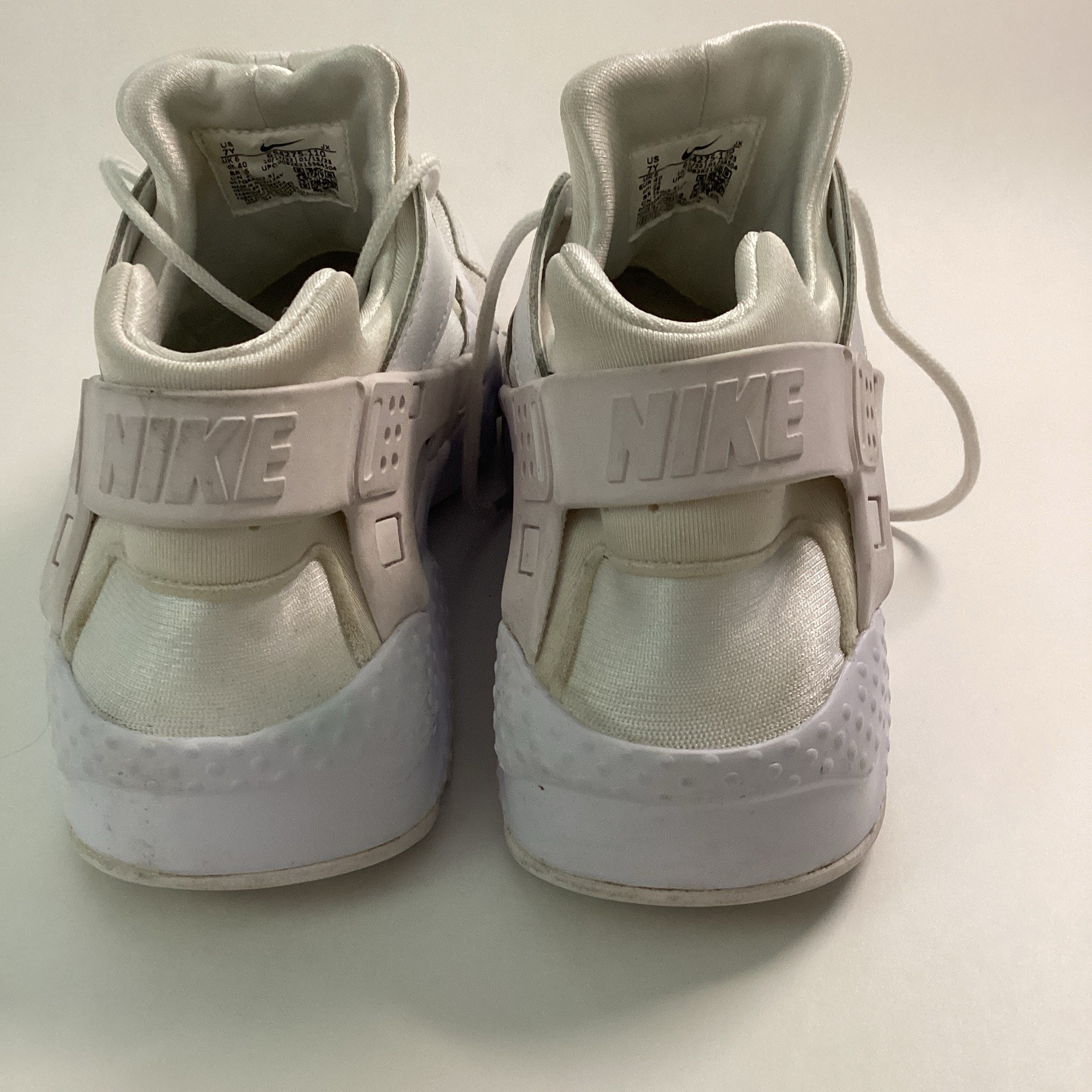 Nike Air Huarache Run Triple White Low Top Women’s Sneakers 634835-108