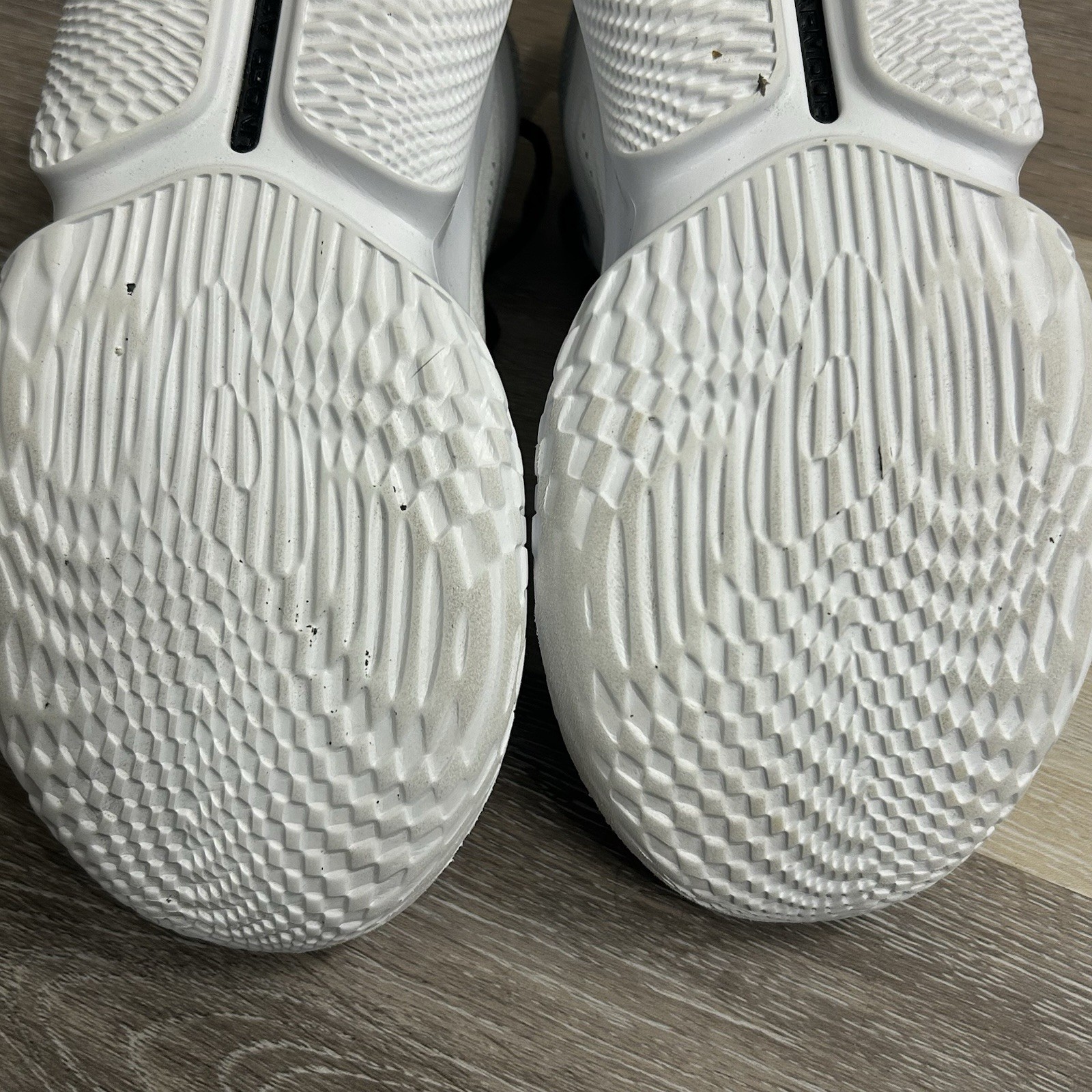 Under Armour Flow Breakthru 3 Style# 3025603-100 Size 7.5 White/Black