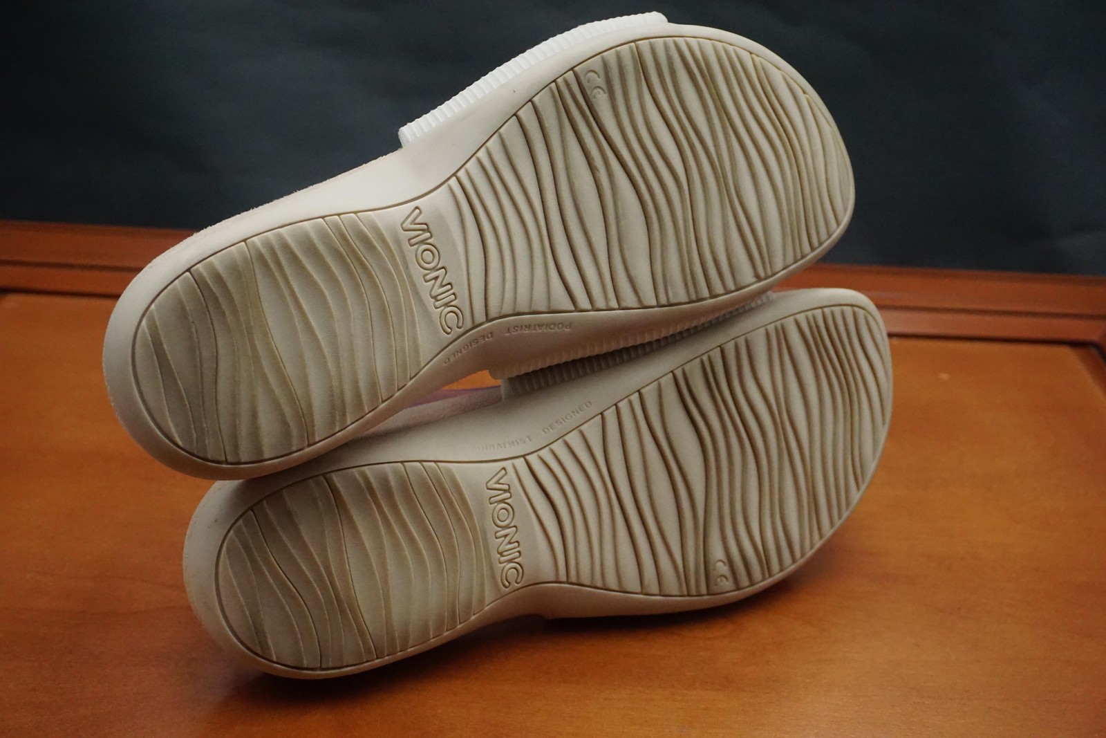 Vionic Renie Knit Sandals Womens Size 9.5 White Slide Cushioned Comfort