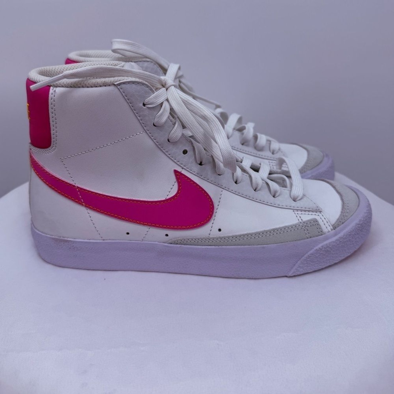 Nike High Top Sneakers White Pink Swoosh Youth 6Y Women 7.5