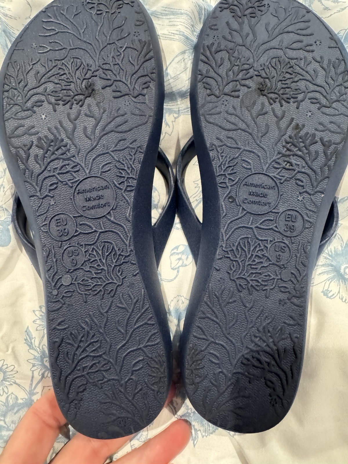 EUC Oka-B Ryann Flip Flop beach themed sandals crystal-encrusted starfish charm