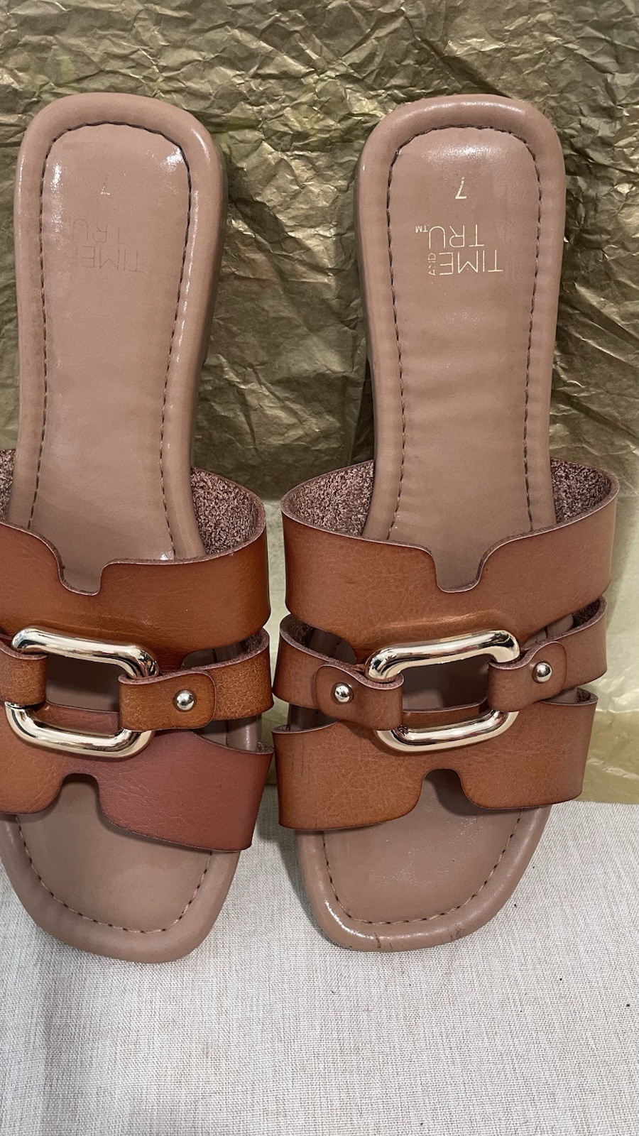 Time and Tru womens brown taupe slide sandals faux leather buckle slip on 7