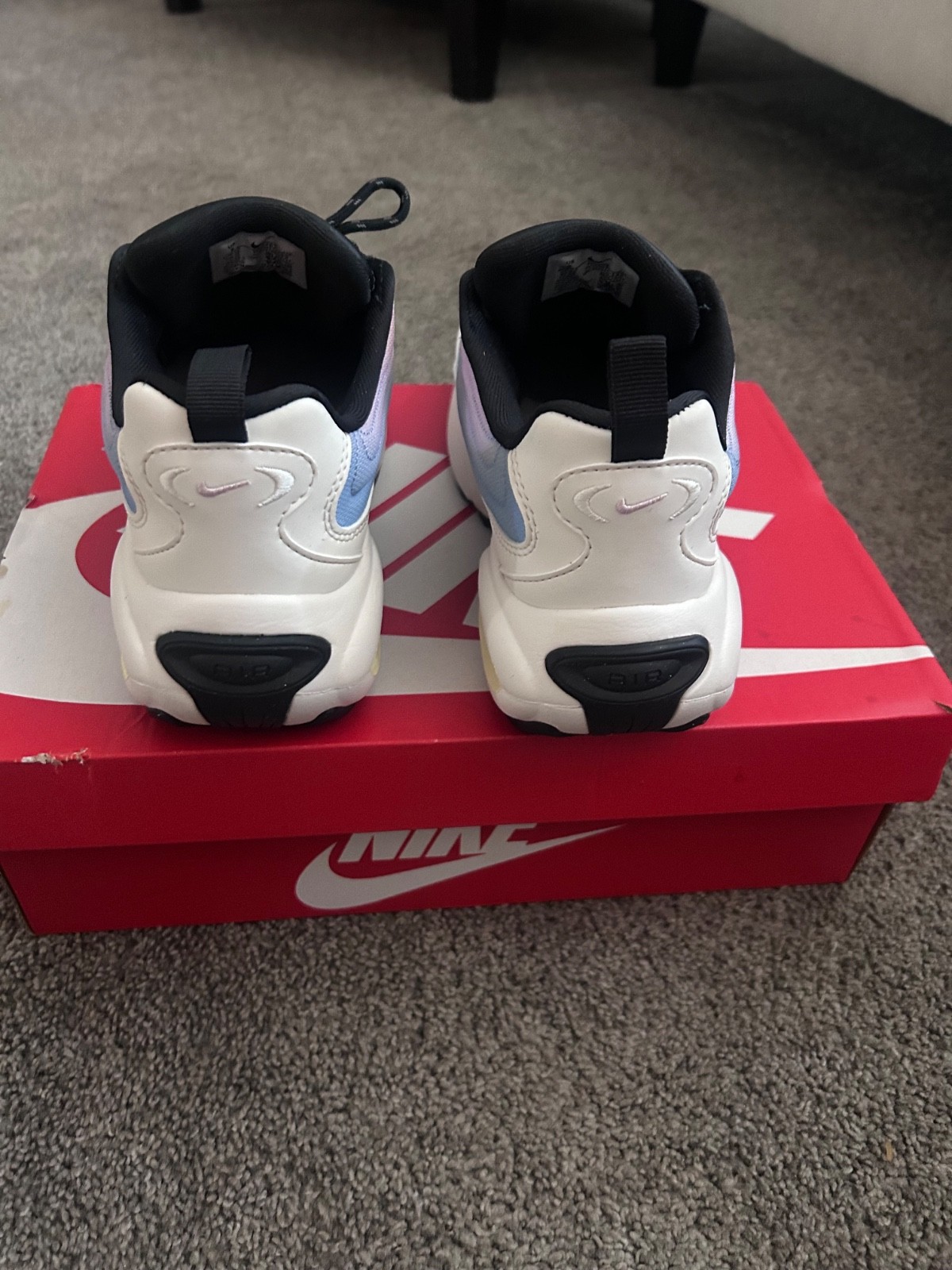 Size 8 – Nike Air Max Portal Dawn W like NEW only tried on indoors