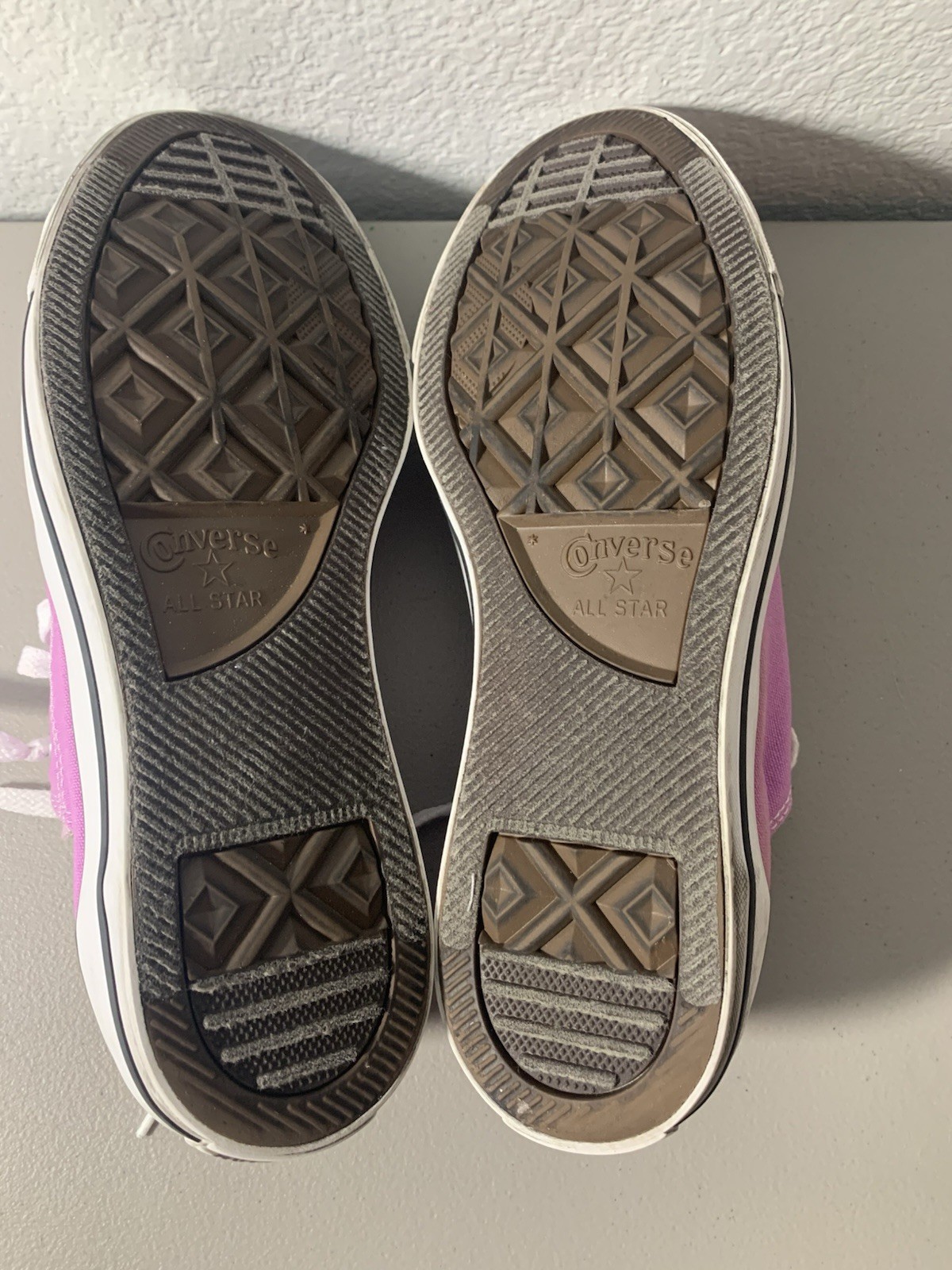 Unisex Converse All Star Chuck Taylor Size: Men’s 8. Women’s: 10. Lavender