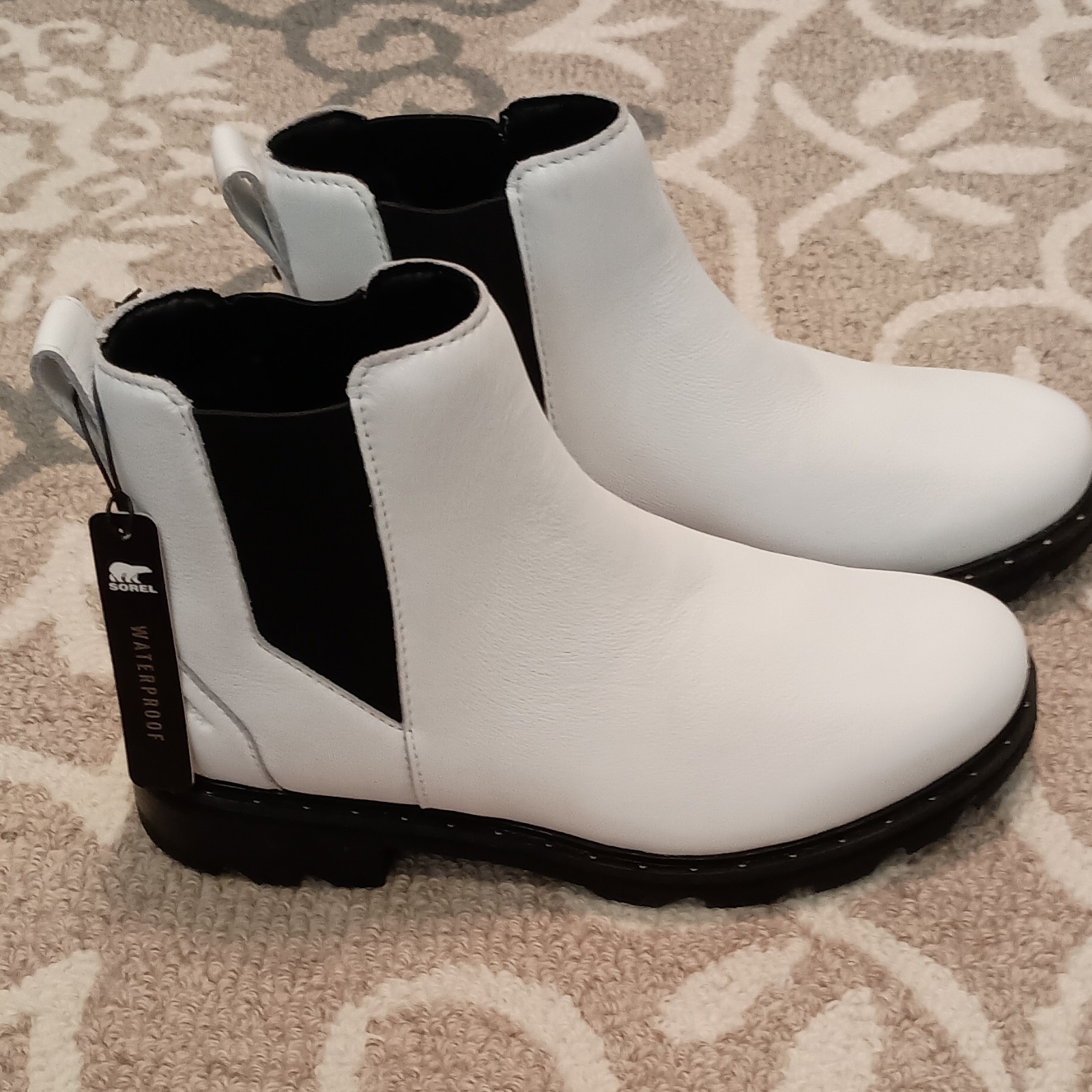 Sorel Emelie Chelsea Waterproof Leather Ankle Boots White/Black Women 8.5