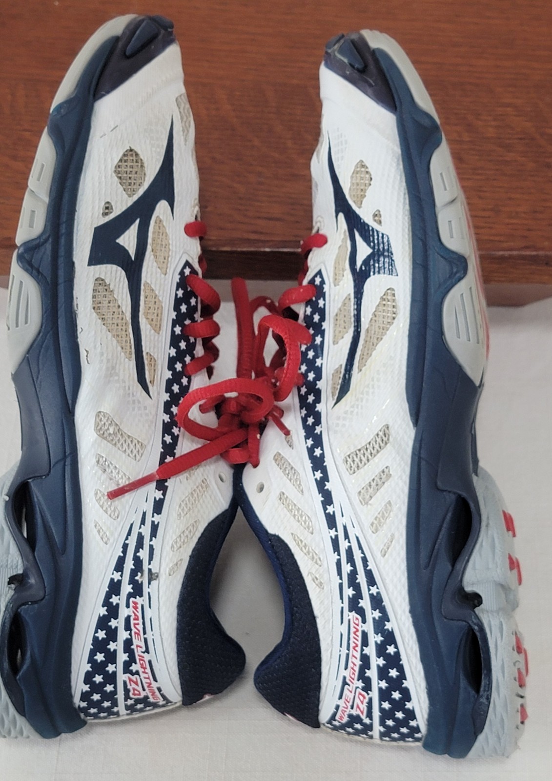 Mizuno Wave Lightning Z4 Women’s Sz 8.5 Volleyball Shoes Red White & Blue