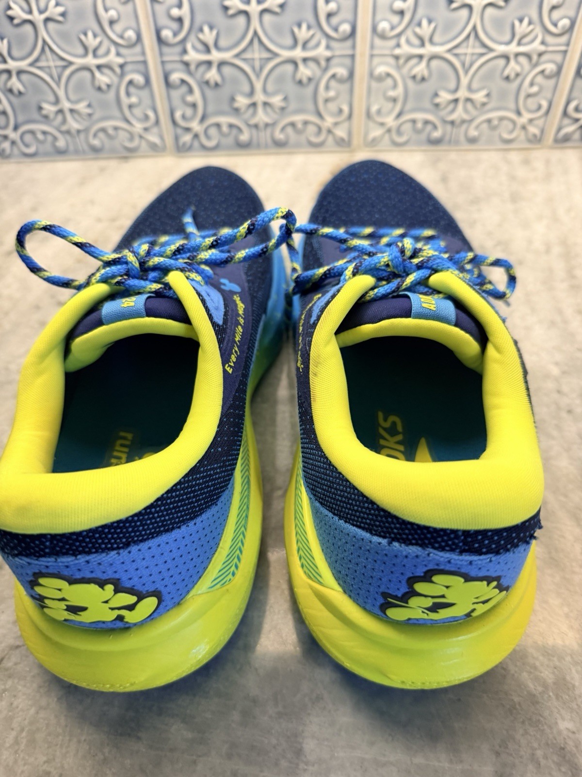 Brooks Adrenaline GTS 24 RunDisney Women’s Size 9.5 B Mickey Mouse