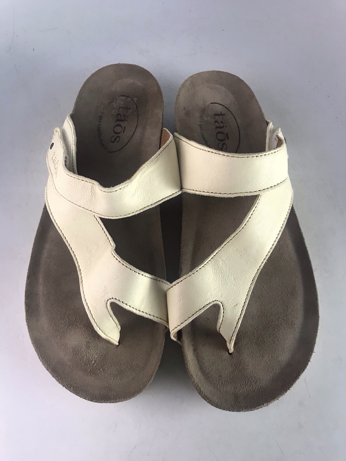 Taos Women’s Lola Thong Sandal Off White Leather Cork LATEX Footbed Sz 7-7.5 Us