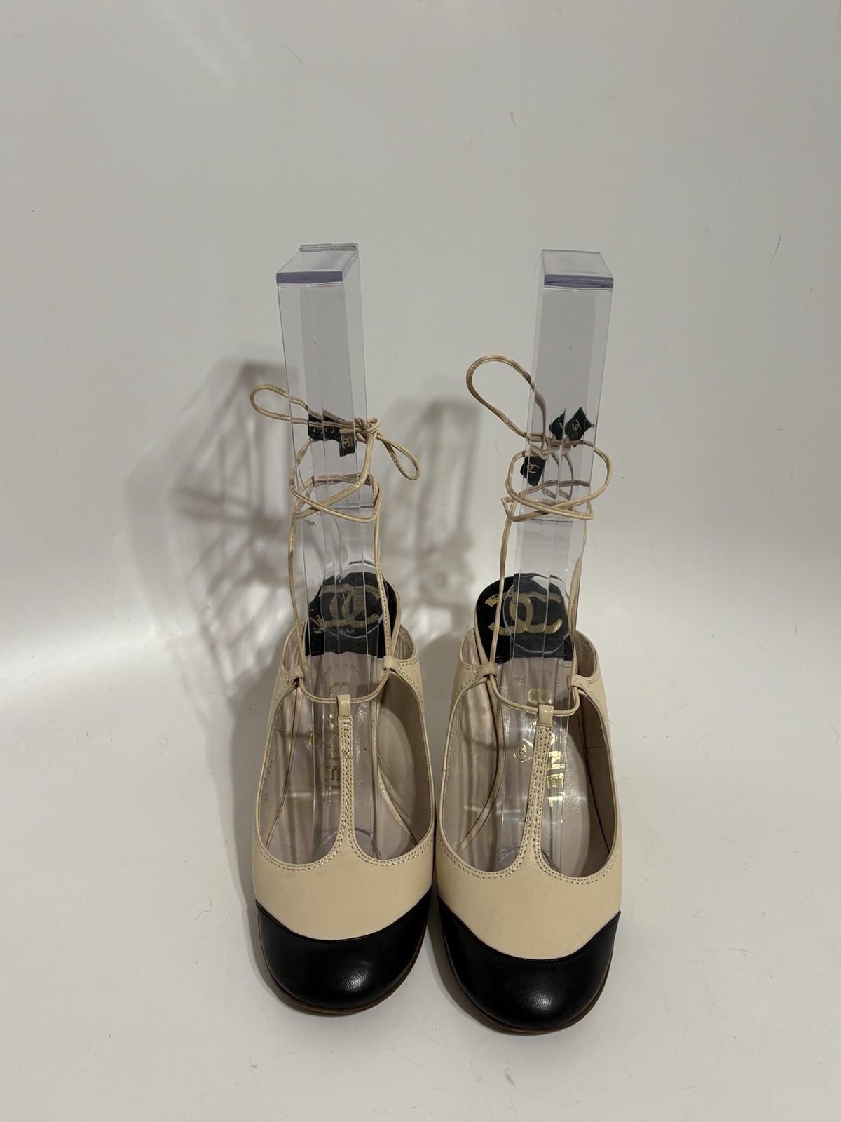 Vtg Chanel Ivory Bicolor Leather T-Strap Heels 36