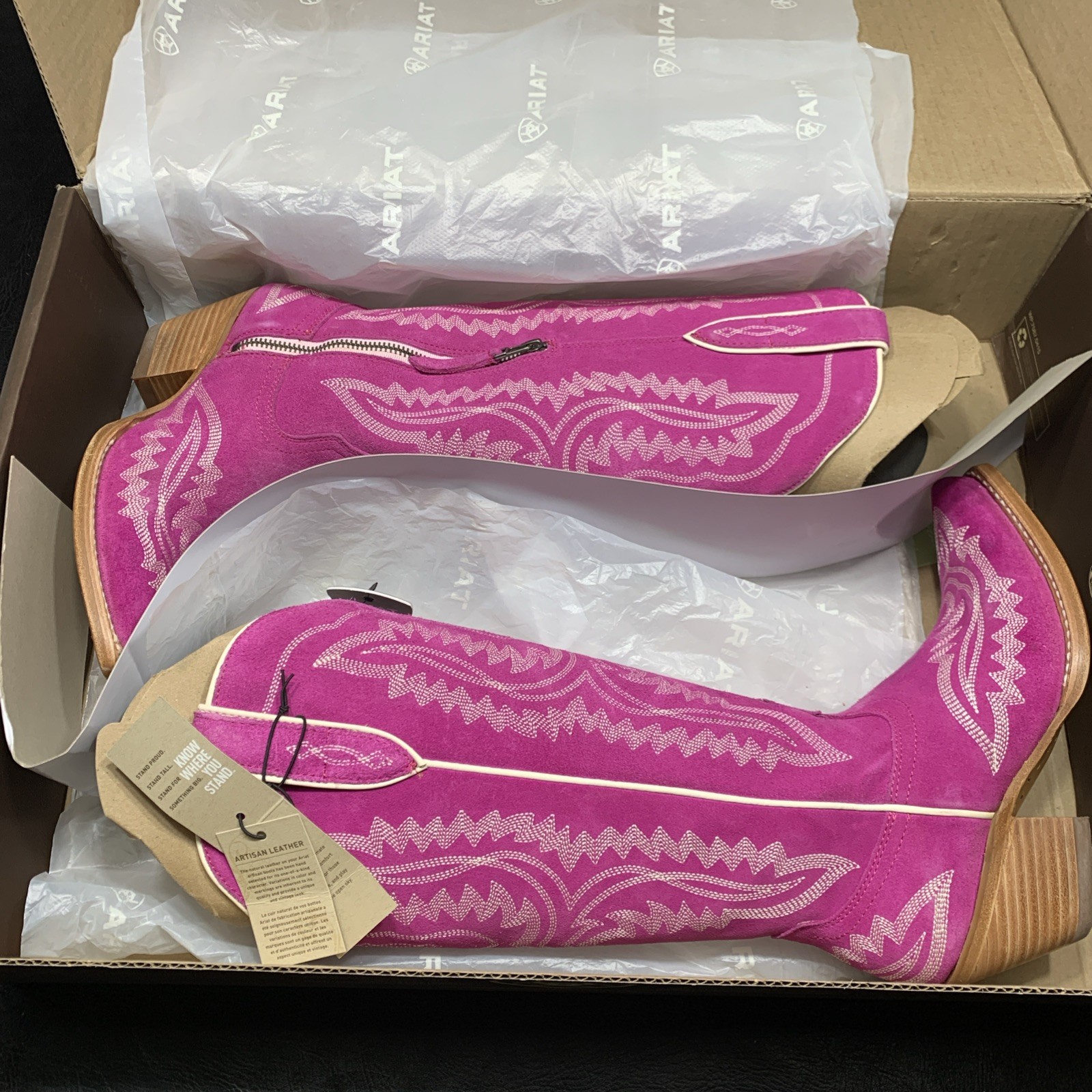 Cowgirl boots Pink Ariat Casanova size 5.5 New In Box Toe X Height 16”