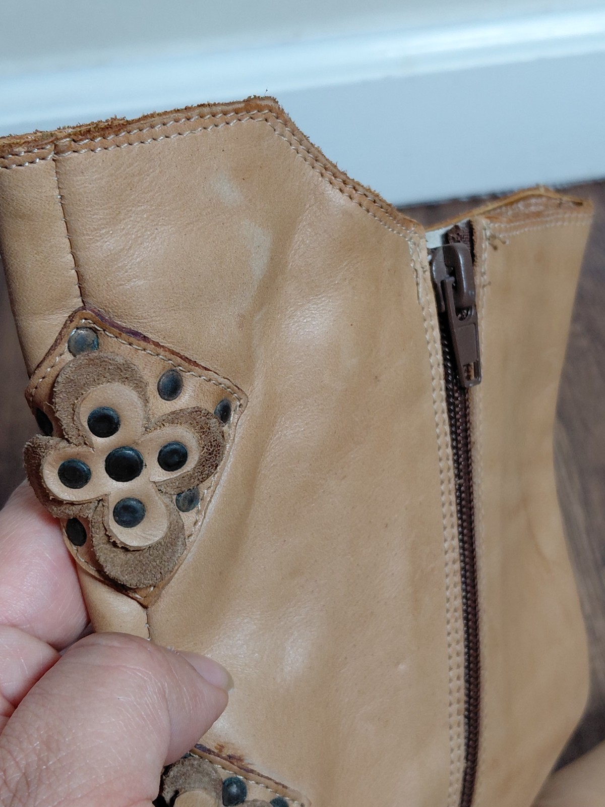 Michelle K tan leather boots. Vintage. Women Size 7.5