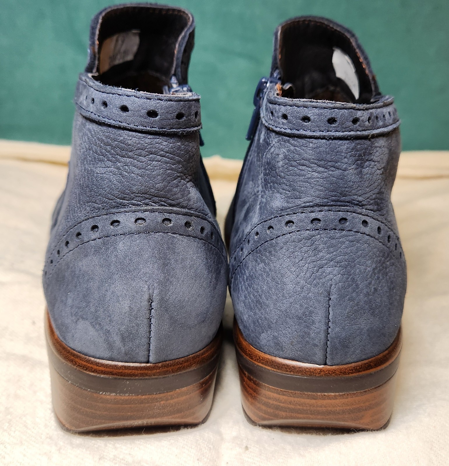 $169 Naot Nefasi Blue Nubuck Ankle Boot – Size 9 US 40 Excellent condition