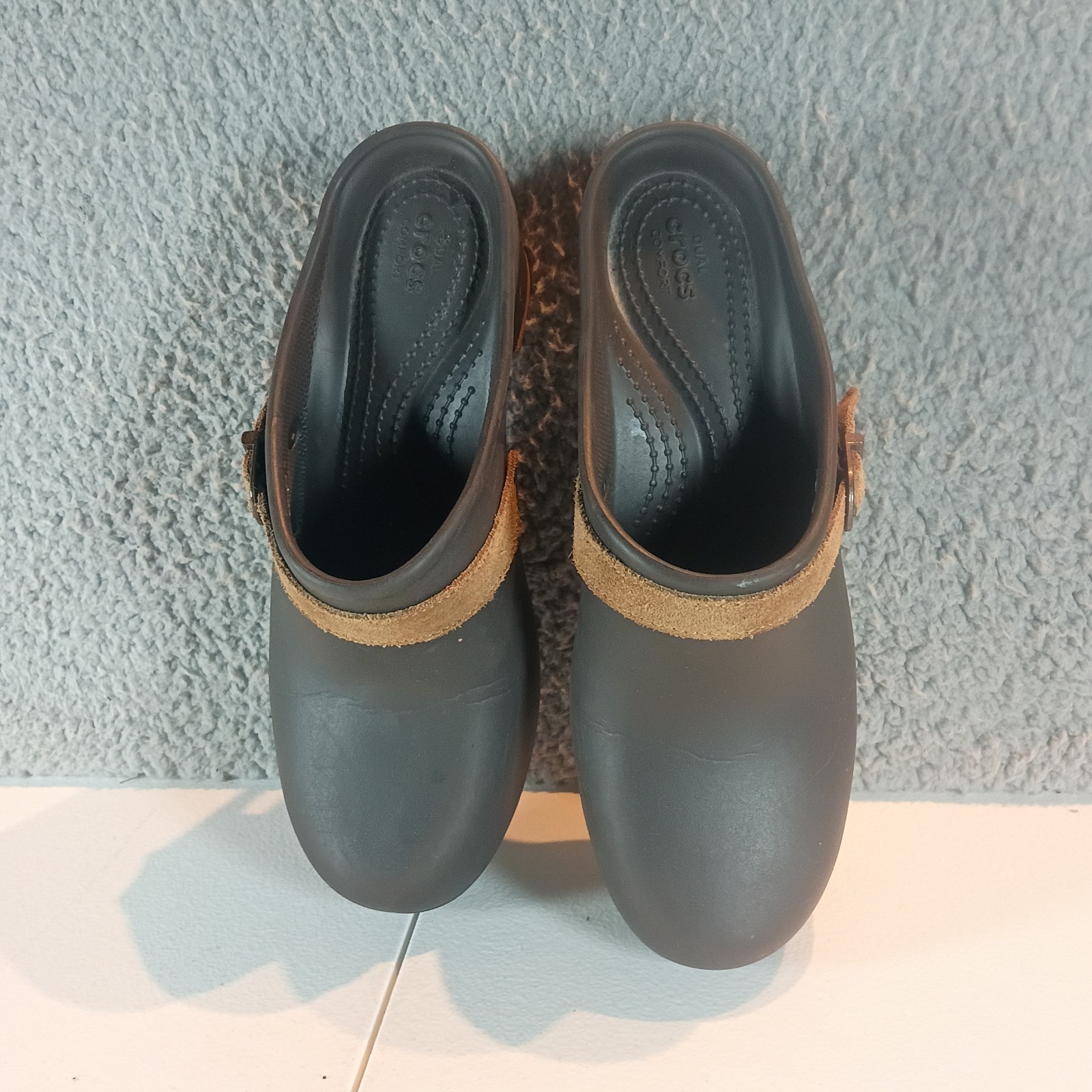 Crocs Sarah Clog Brown Expresso Buckle Mules Women size 8 Leather Strap
