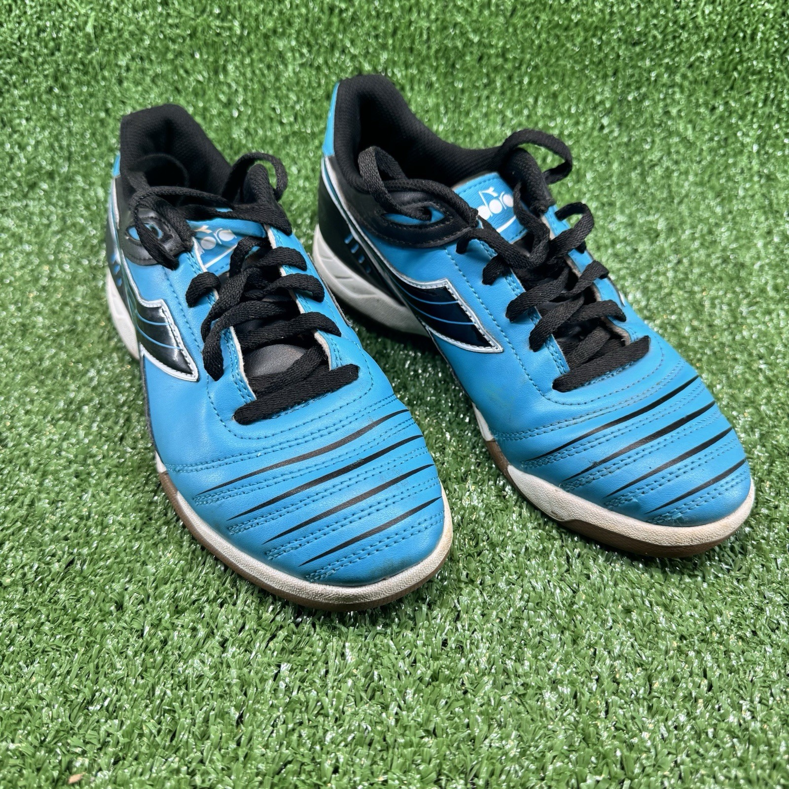 Diadora indoor Soccer Men’s Shoes Size 6.5 Blue 0145