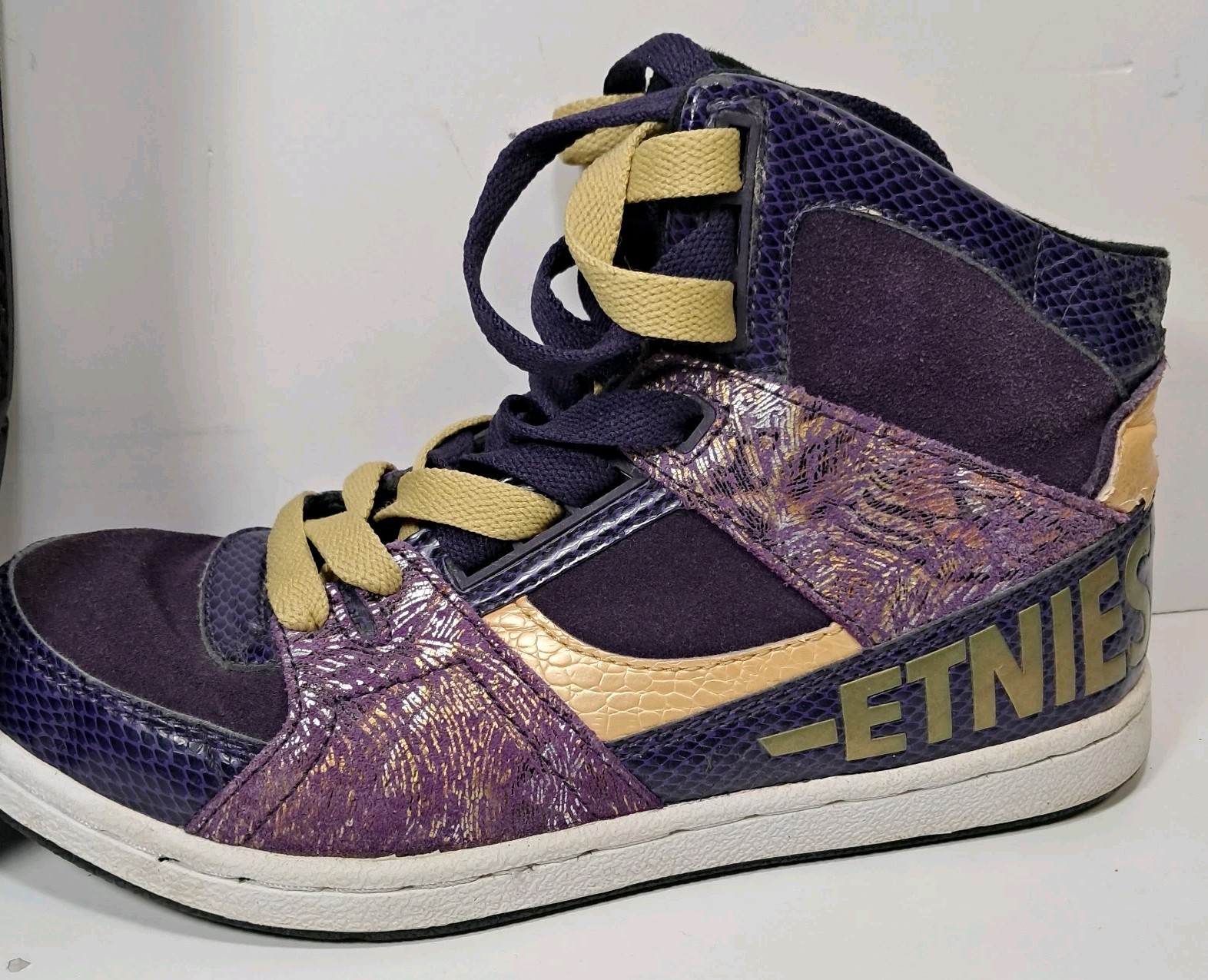 Vintage ETNIES High Top Skater Shoes Size 6.5 Ollie King, Purple & Gold