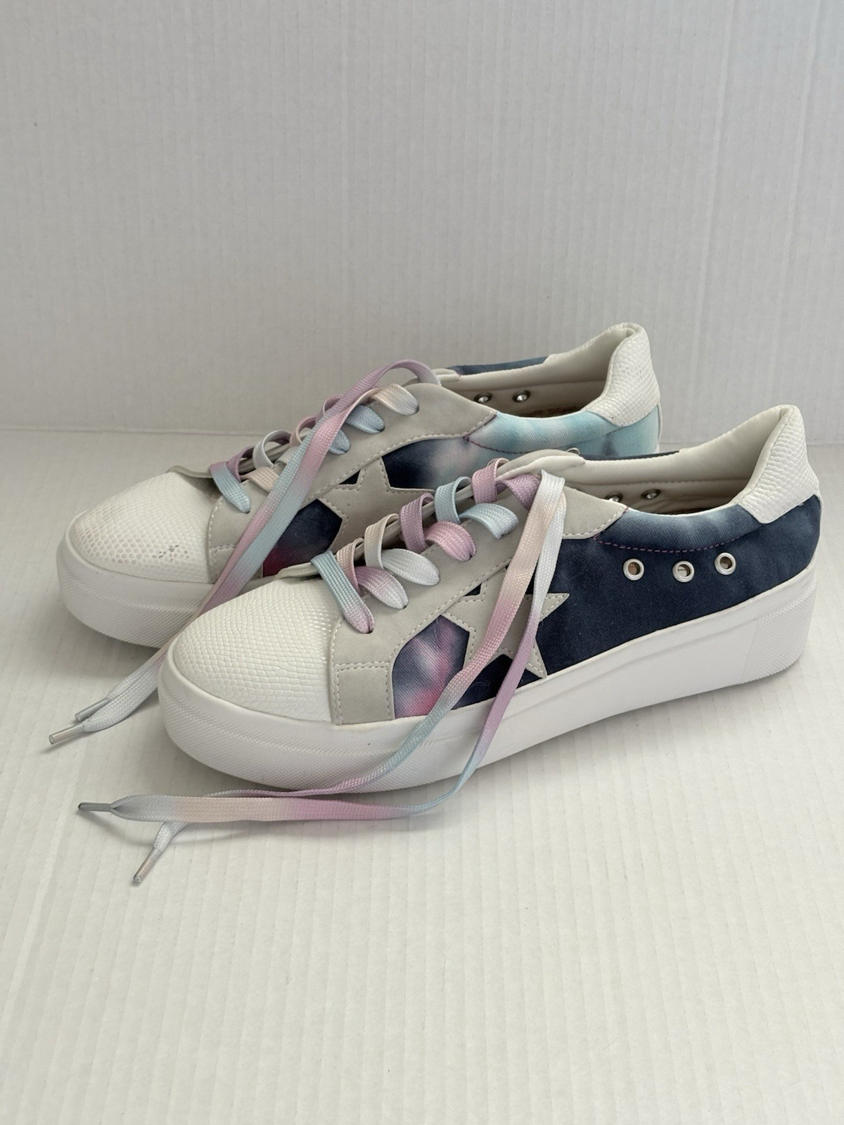 Yellowbox Tie-Dye Star Lace-Up Comfort Sneakers Women’s US 8.5 White/Blue/Pink