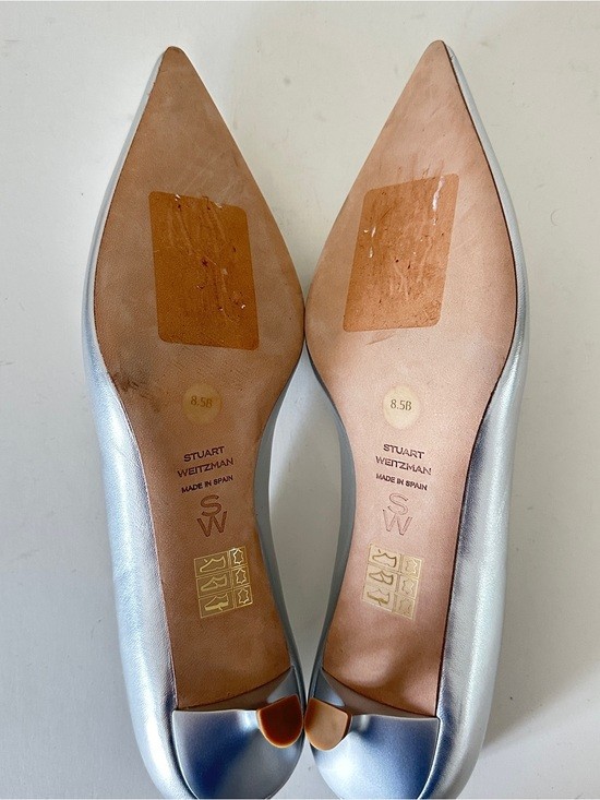 NEW Stuart Weitzman Eva 35 Silver Leather Pointed-Toe Kitten Heel Pumps, Sz 8.5