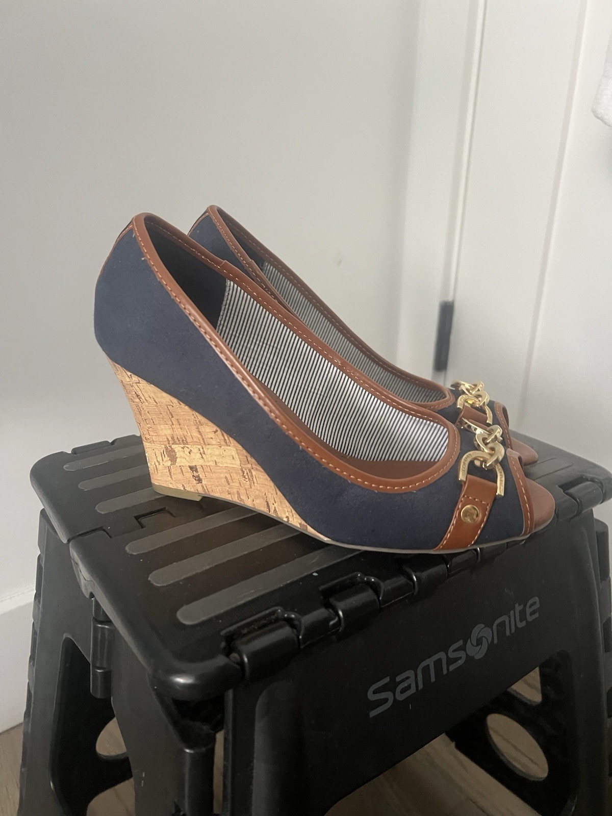 Tommy Hilfiger shoes women wedge sandals 7.5, Size Not Marked But Fits 7.5