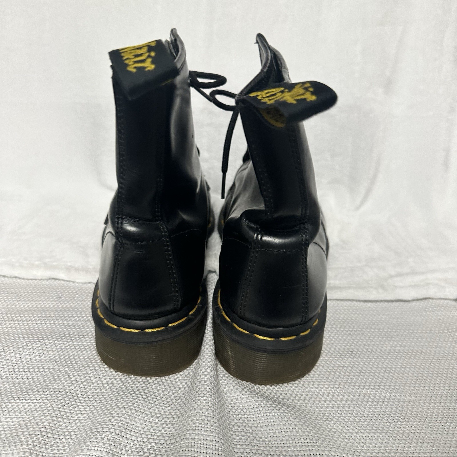 Dr. Martens 1460 Black Leather Round Toe Lace Up Ankle Boots Women’s Size 7