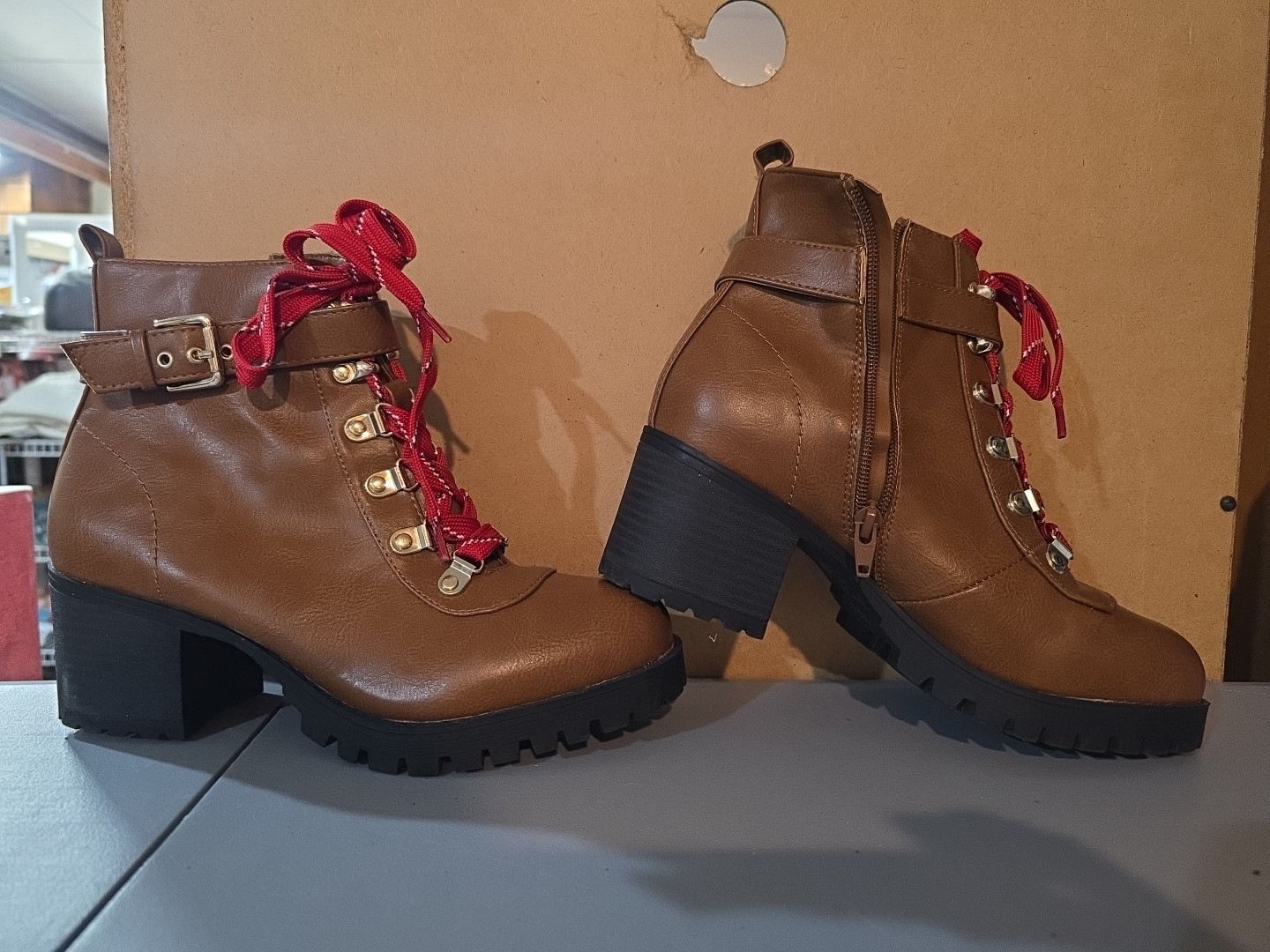 MATERIAL GIRL Womens Brown D-0.5″ Platform Hillari Round Toe Booties 8 A2