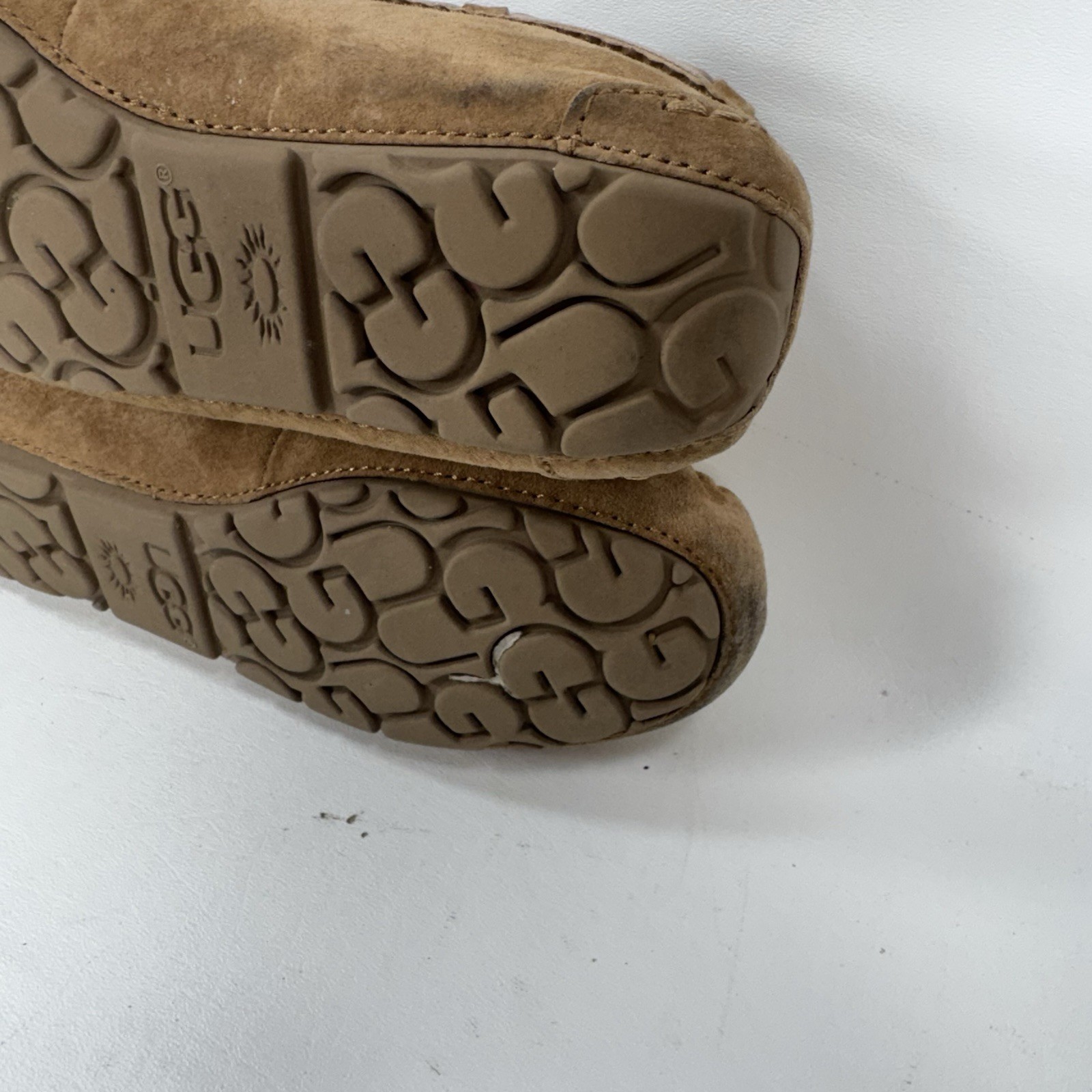 UGG Australia Dakota Pom Pom Light Tan Moccasin Slipper Women’s Size 6 1019015