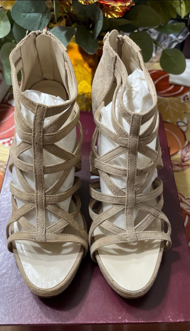 Sz 6 Almalfi Heels MSRP $250