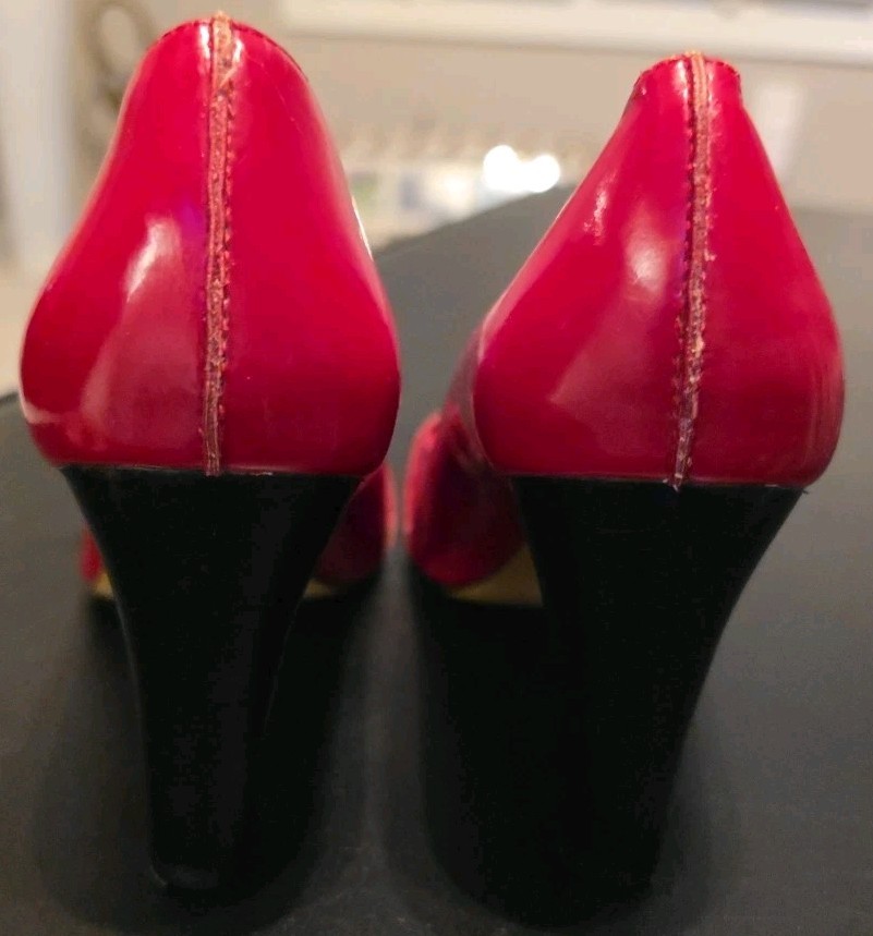 ANNE KLEIN SHOES 8M RED PATENT LEATHER BUCKLE STRAP 3.25″ BLACK HEELS