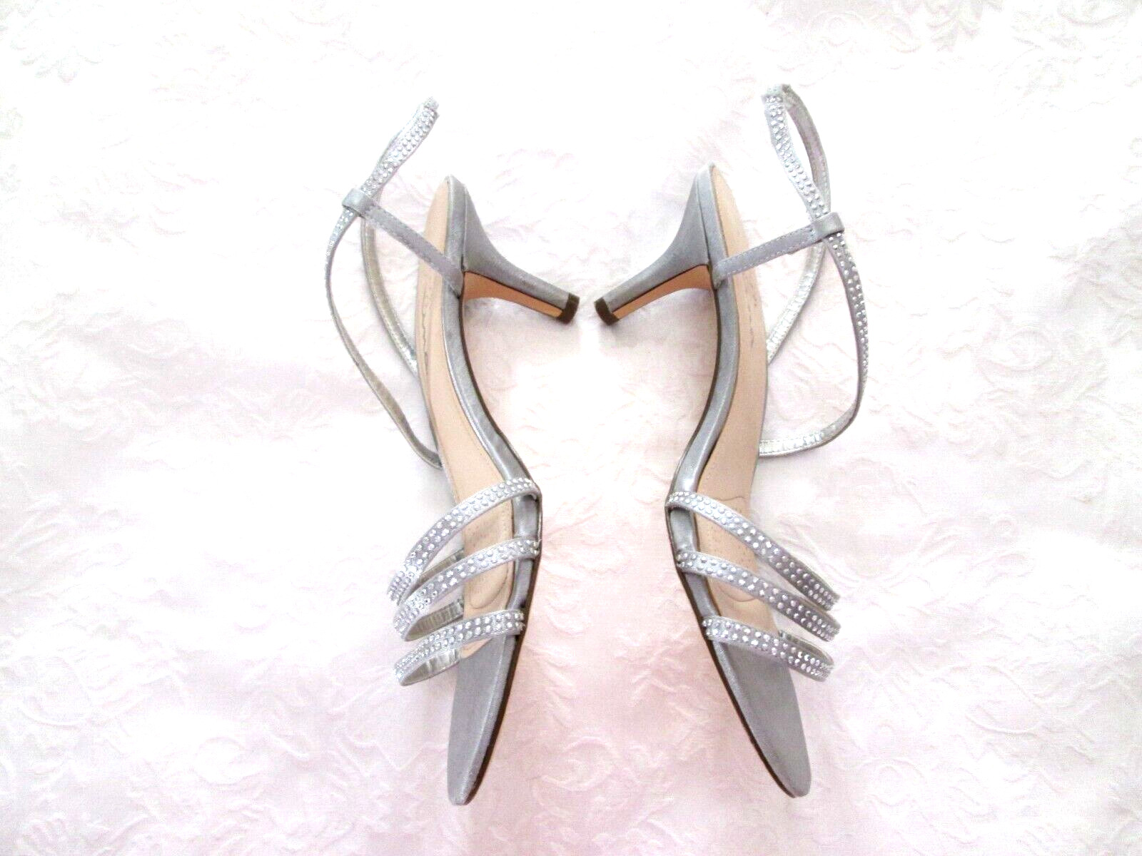 TOUCH OF NINA SILVER FABRIC EMBELLISHED STRAPS ANKLE STRAP COMFORT FOOTBED 7.5M
