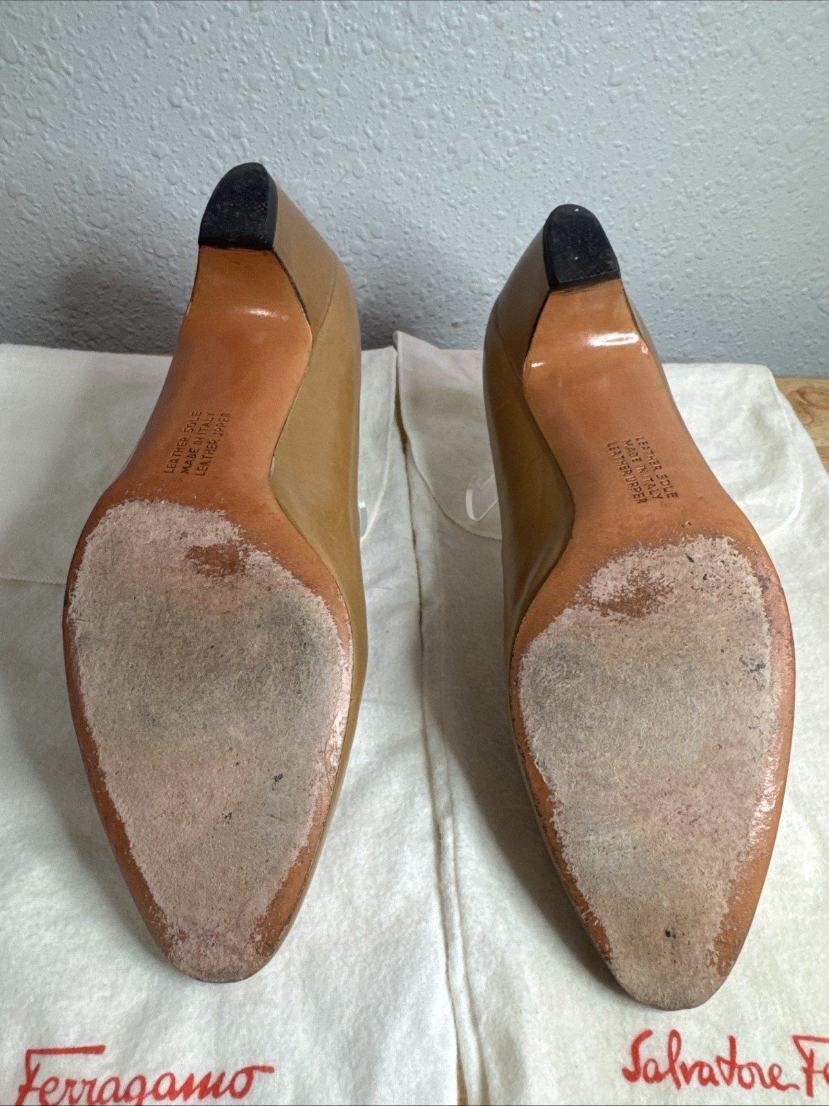 Vintage Salvatore Ferragamo Italy Tan Leather Pumps Shoes sz 8 AAA Narrow