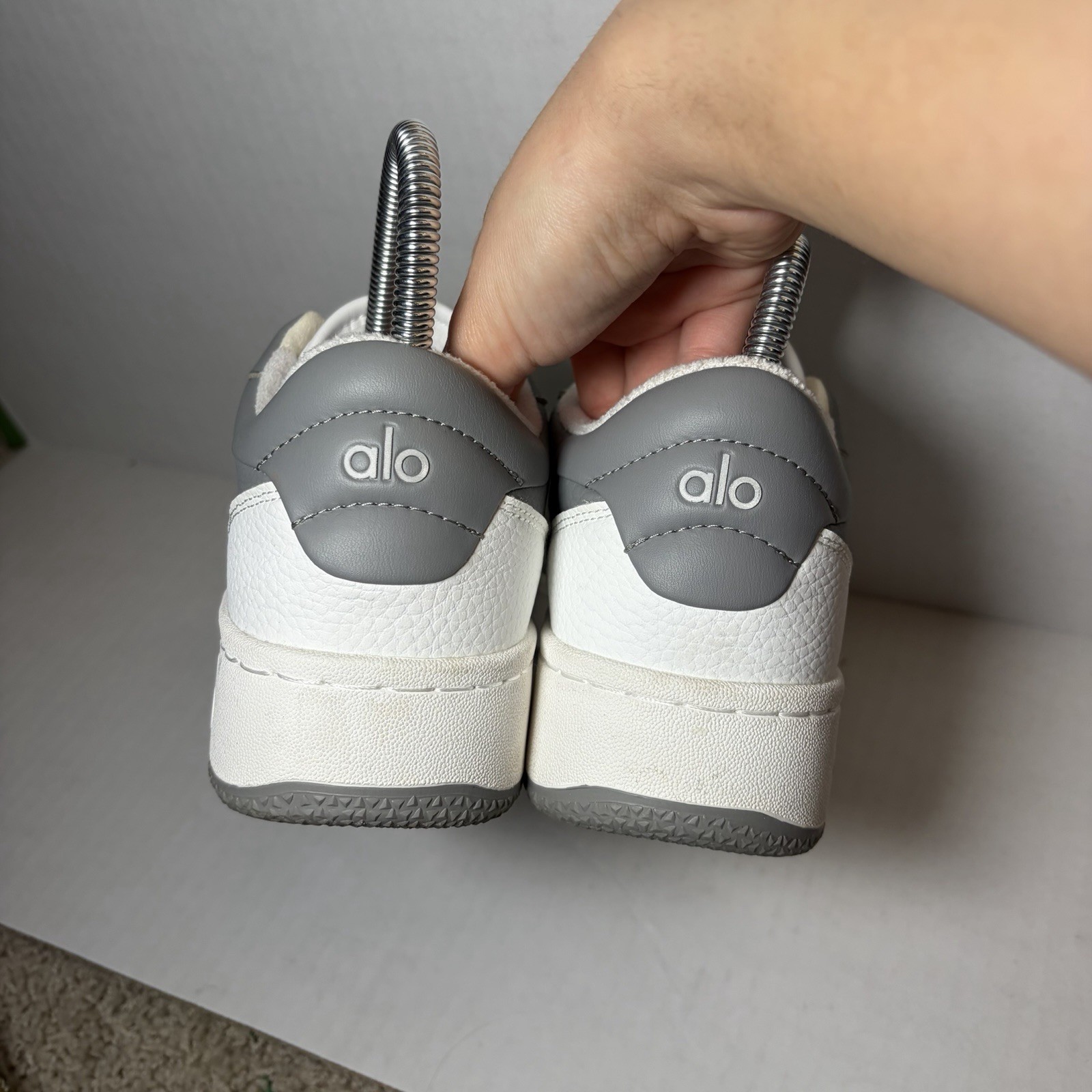 Alo Yoga Recovery Mode Sneaker Grey White Leather Women’s Size 6