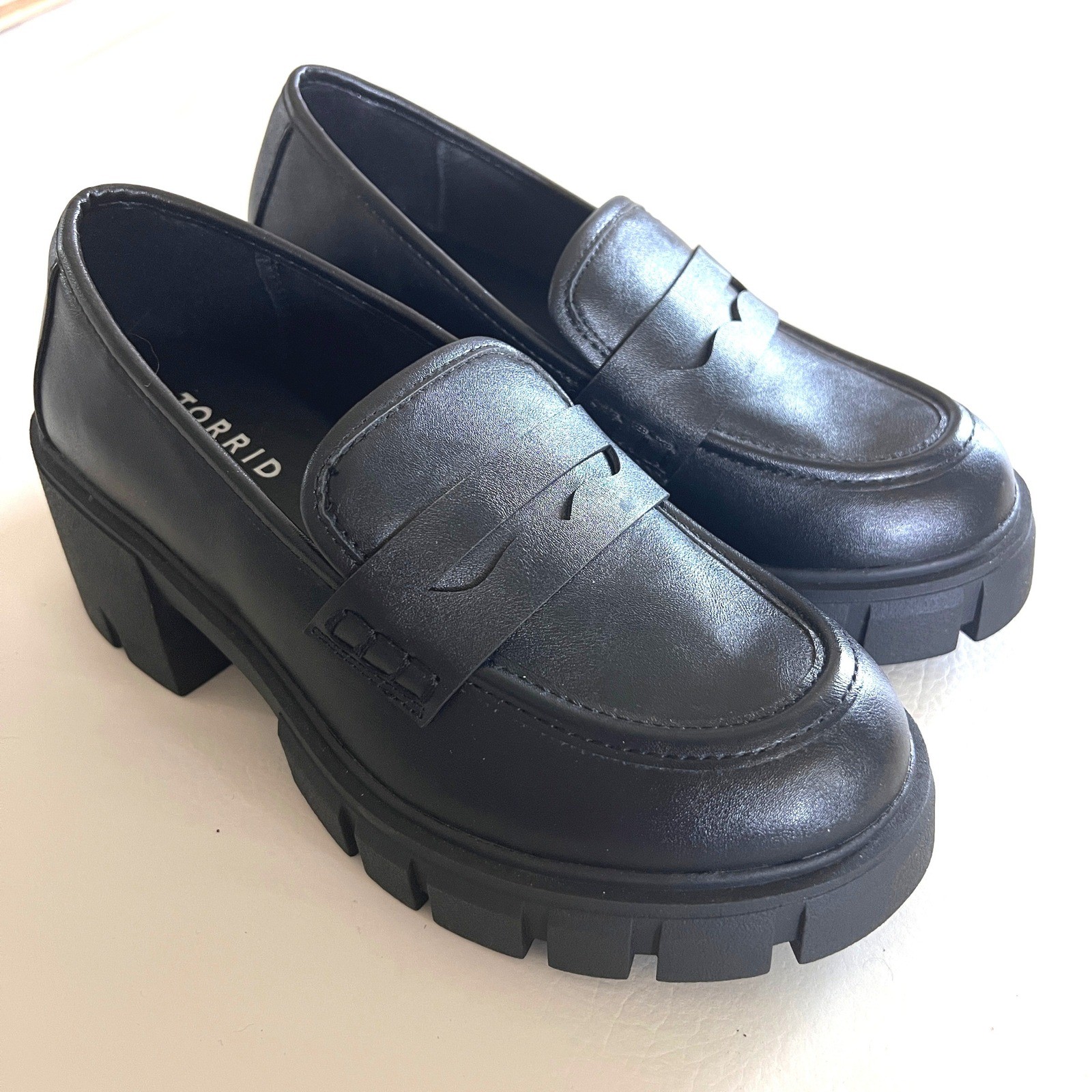 Torrid Loafers Women 6.5WW Black Solid Chunky Lug Sole Modern Dark Academia Edgy