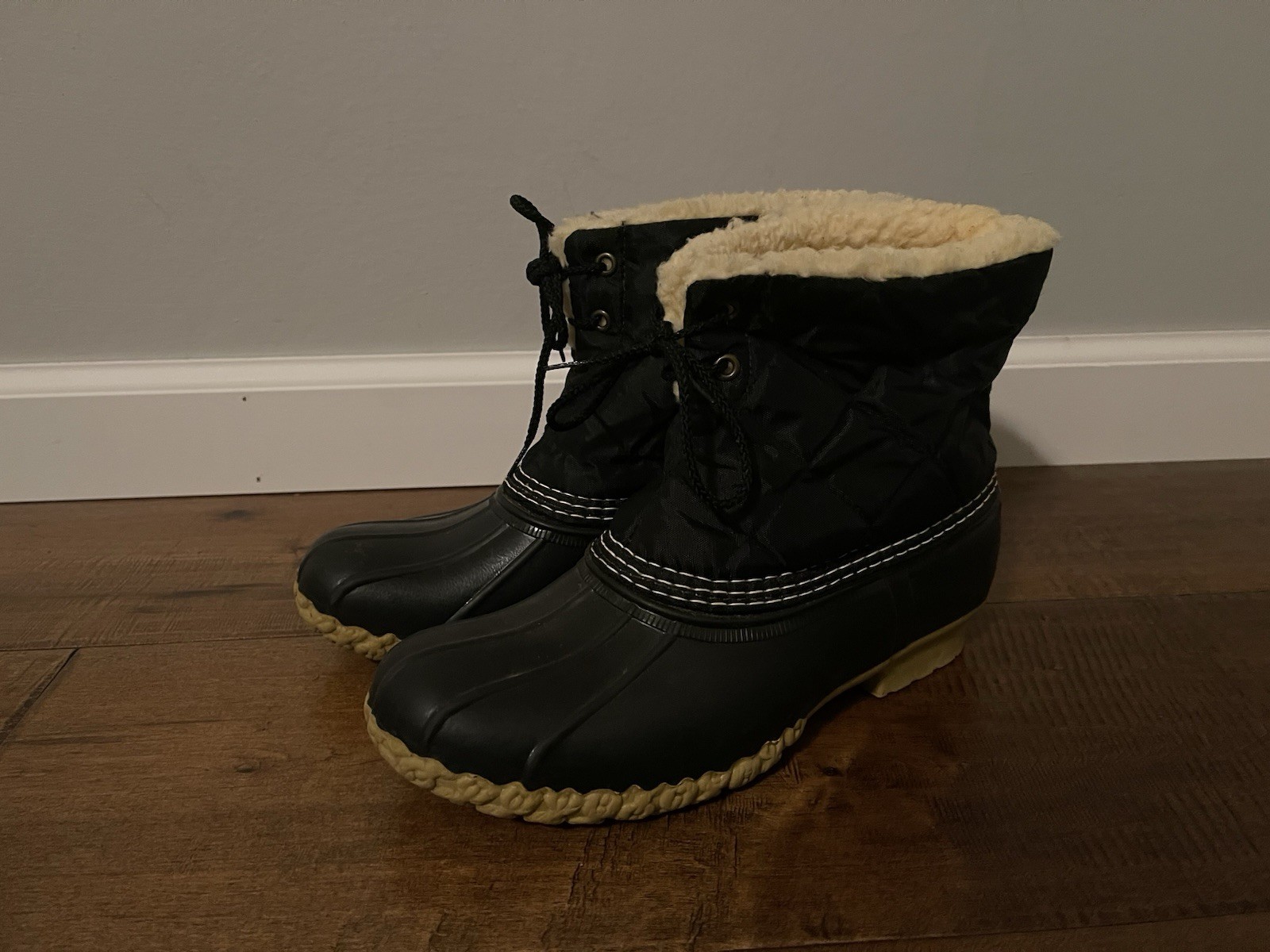 Vintage L.L. Bean Boots Made in Maine USA Black Shearling Lined Duck- Women’s 8M