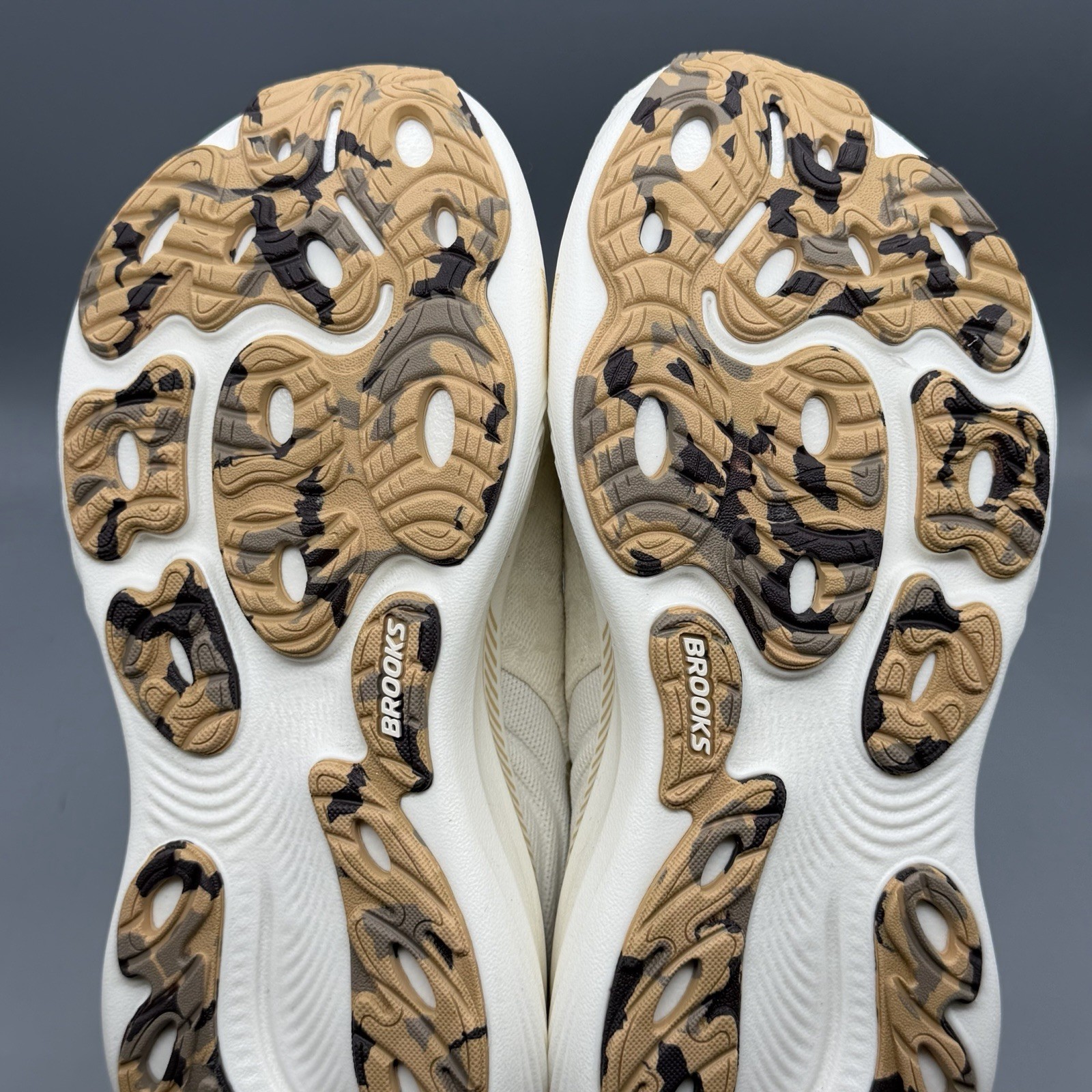 Brooks Adrenaline GTS 25 Women’s 6.5 Running Walking Shoes Coconut Crème Leopard