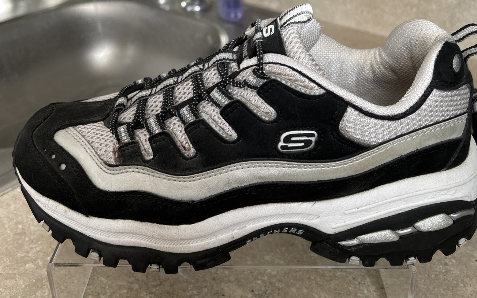 Skechers Women’s Sport Shoes, Black & Silver, Hands Free Step In, Size 9.5, EUC!