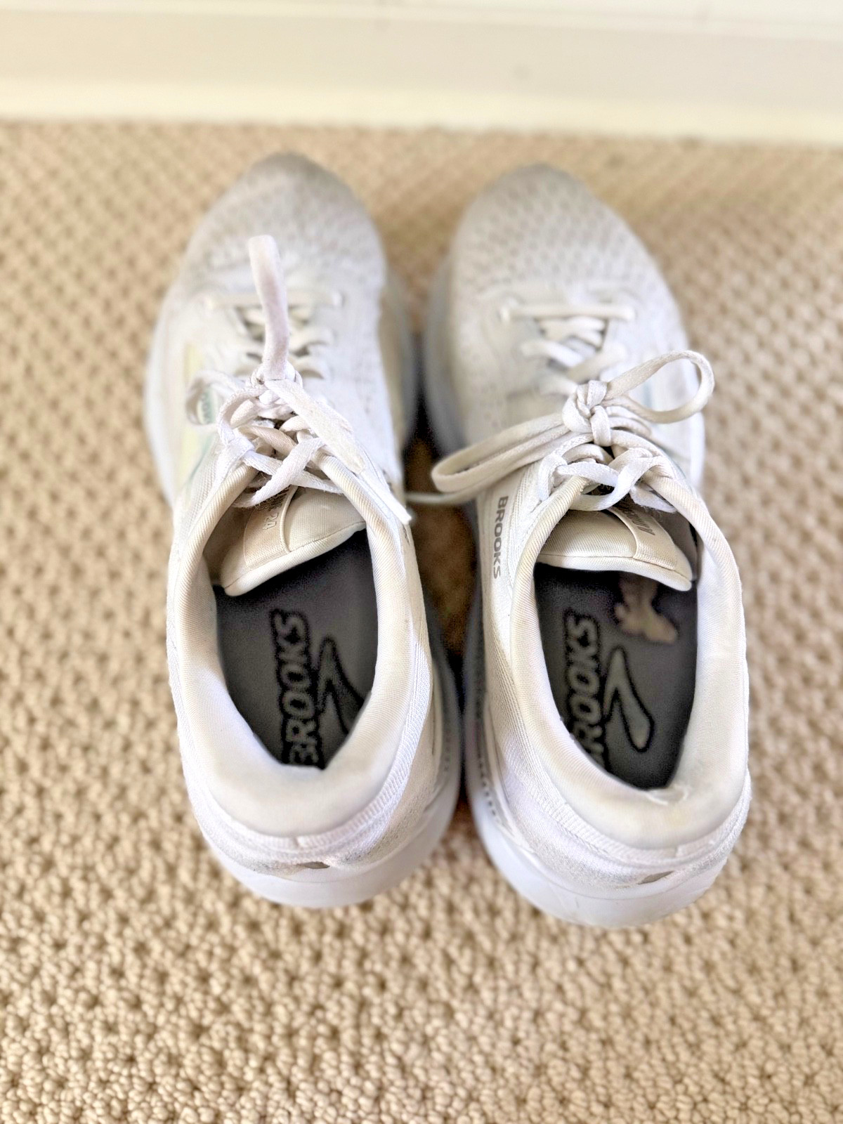 Brooks Running Shoes Women’s Size 11 White Sneakers Athletic Walking and Running