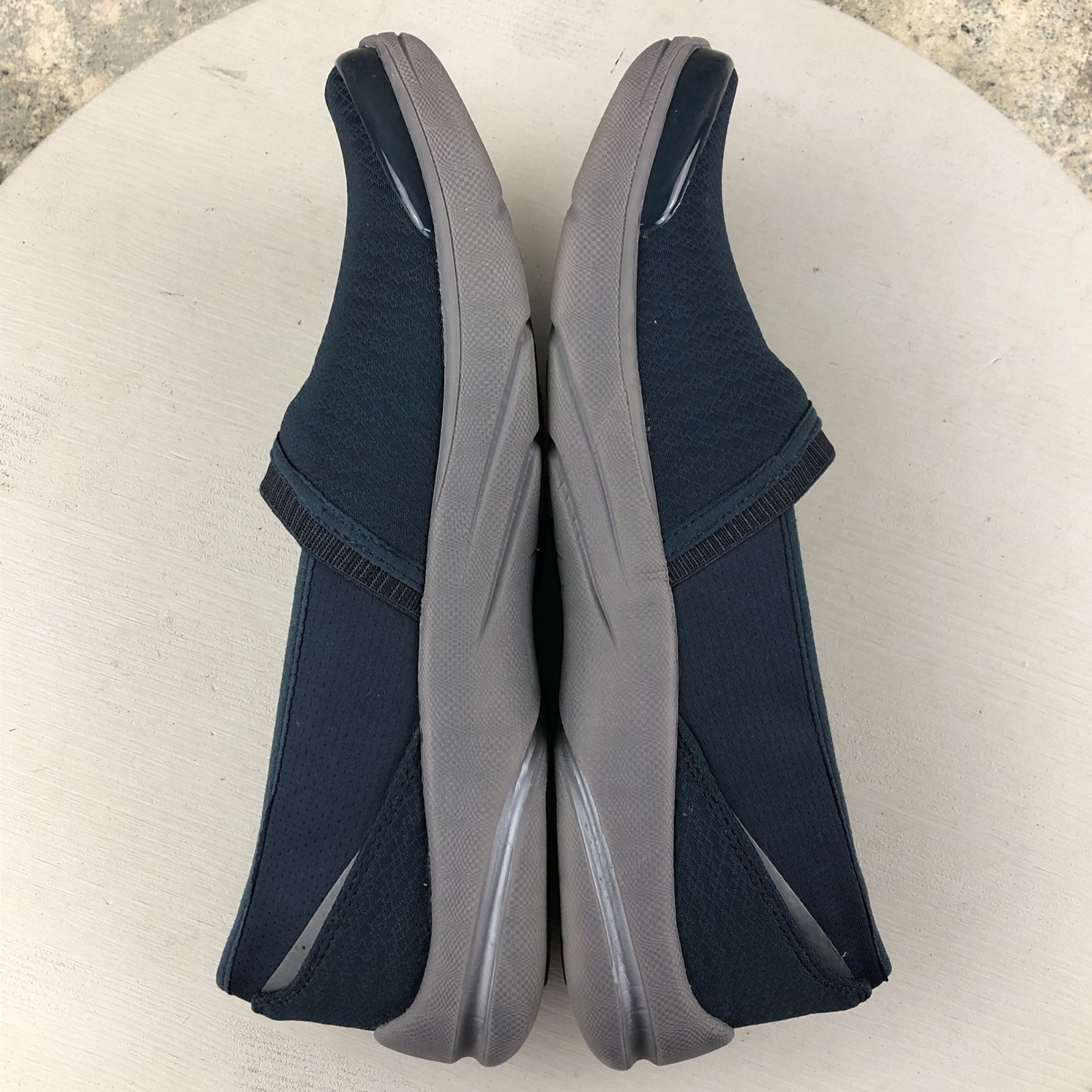 BZees Women’s Size 9.5M Lollipop Navy Blue Slip On Lightweight Casual Shoes