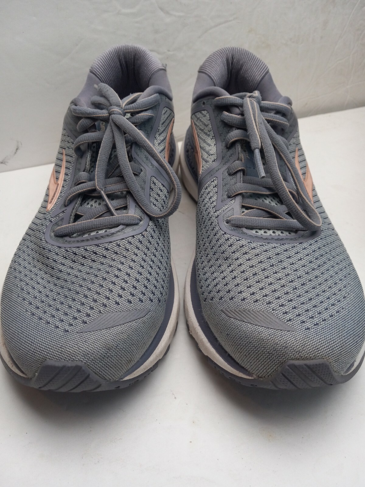 Brooks Adrenaline GTS 20 Gray Running Shoes Womens Sz 8.5 B (see scuff in pic)