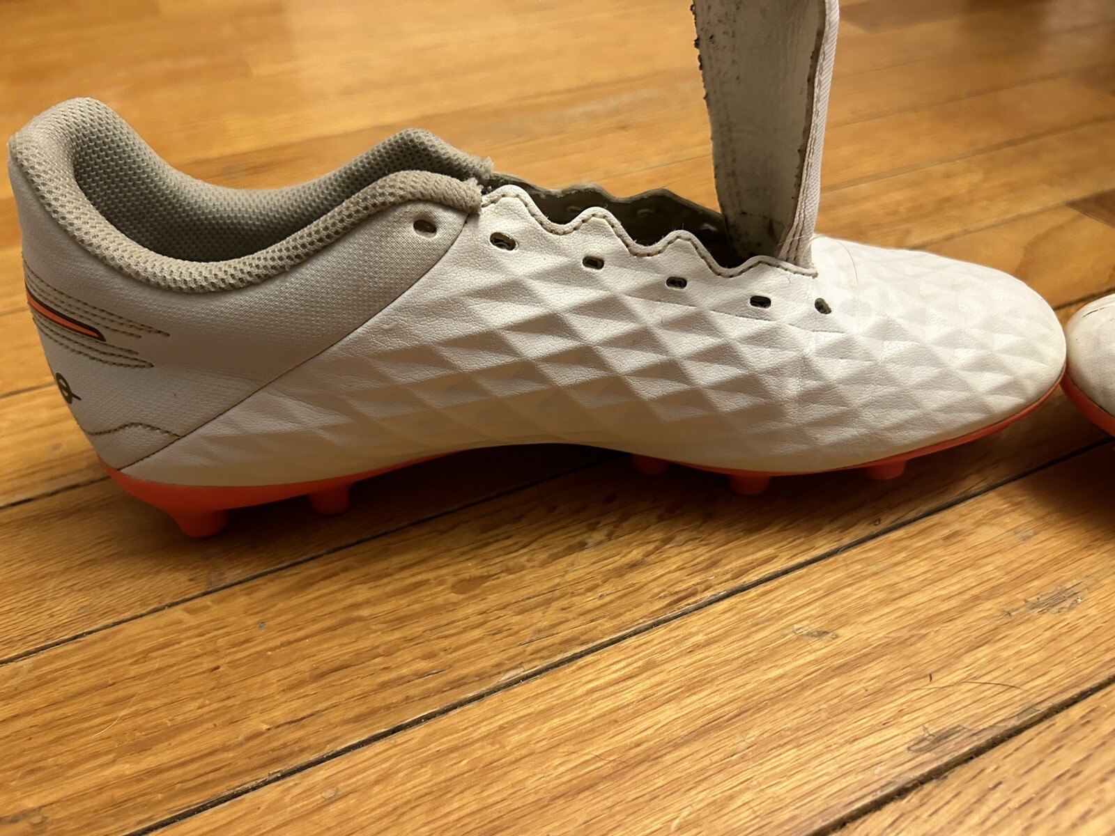 Nike Tiempo Legend 8 Soccer Cleats WoMens Size 7 White/Neon Pink AT6107-163 Nice