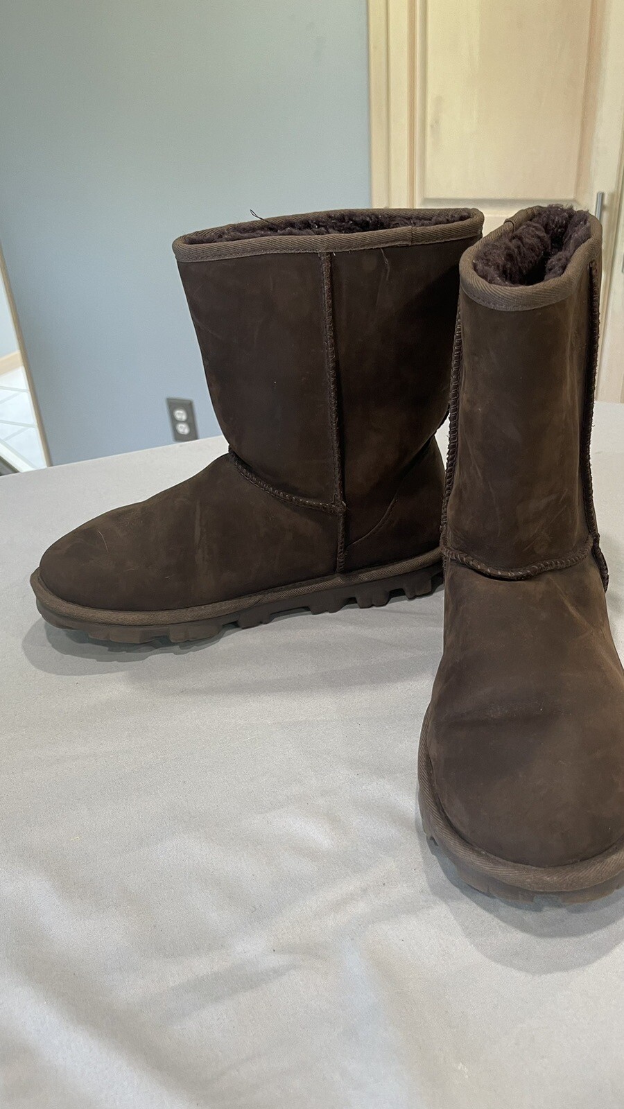 Ugg Essential Short Boots Women’s 10 Brown Leather Winter Lined Comfort Pull On