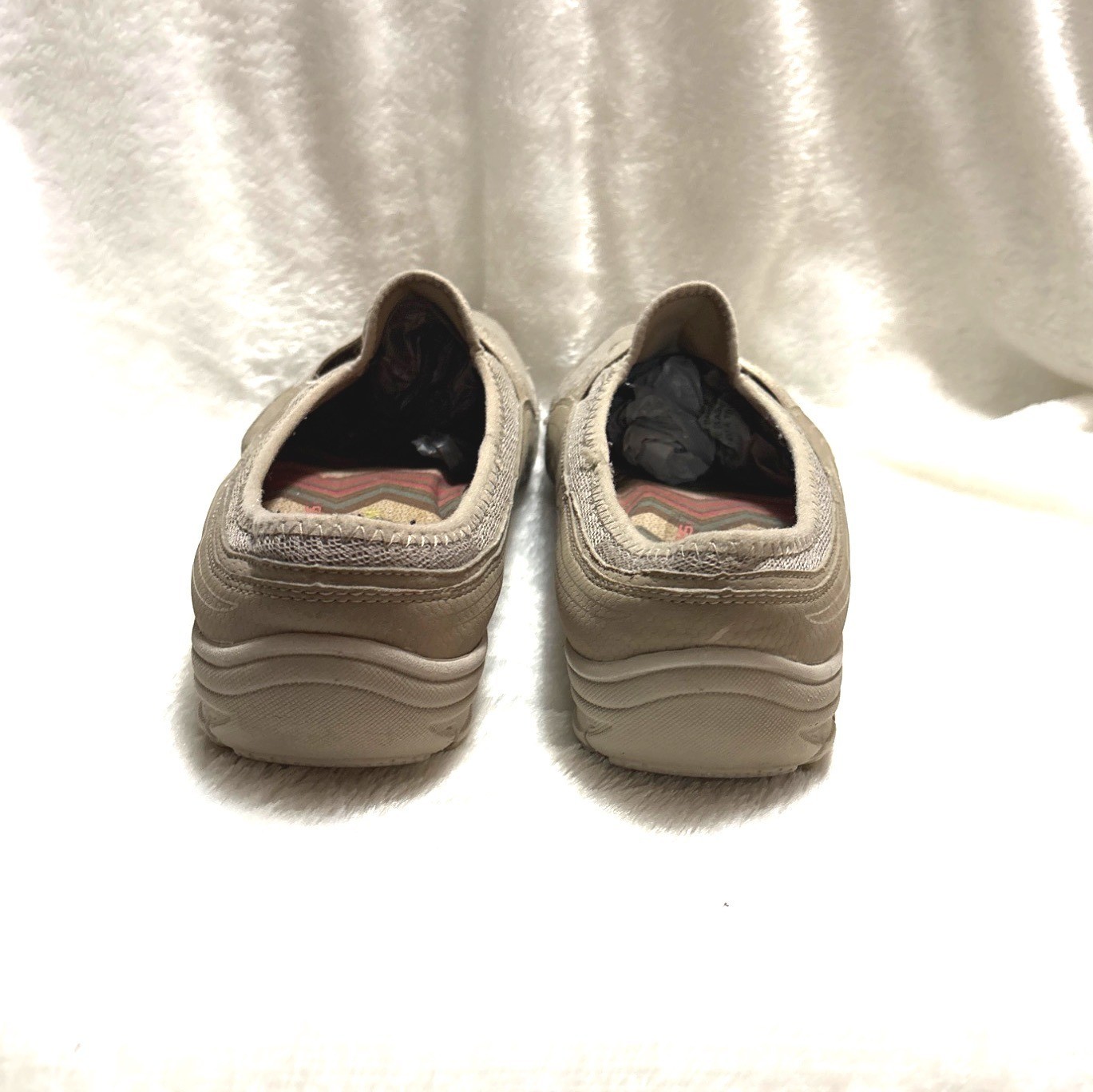 Skechers Womens Beige Slip-On Shoes Size 10 US UK 7 EUR 40 Synthetic/Textile Upp