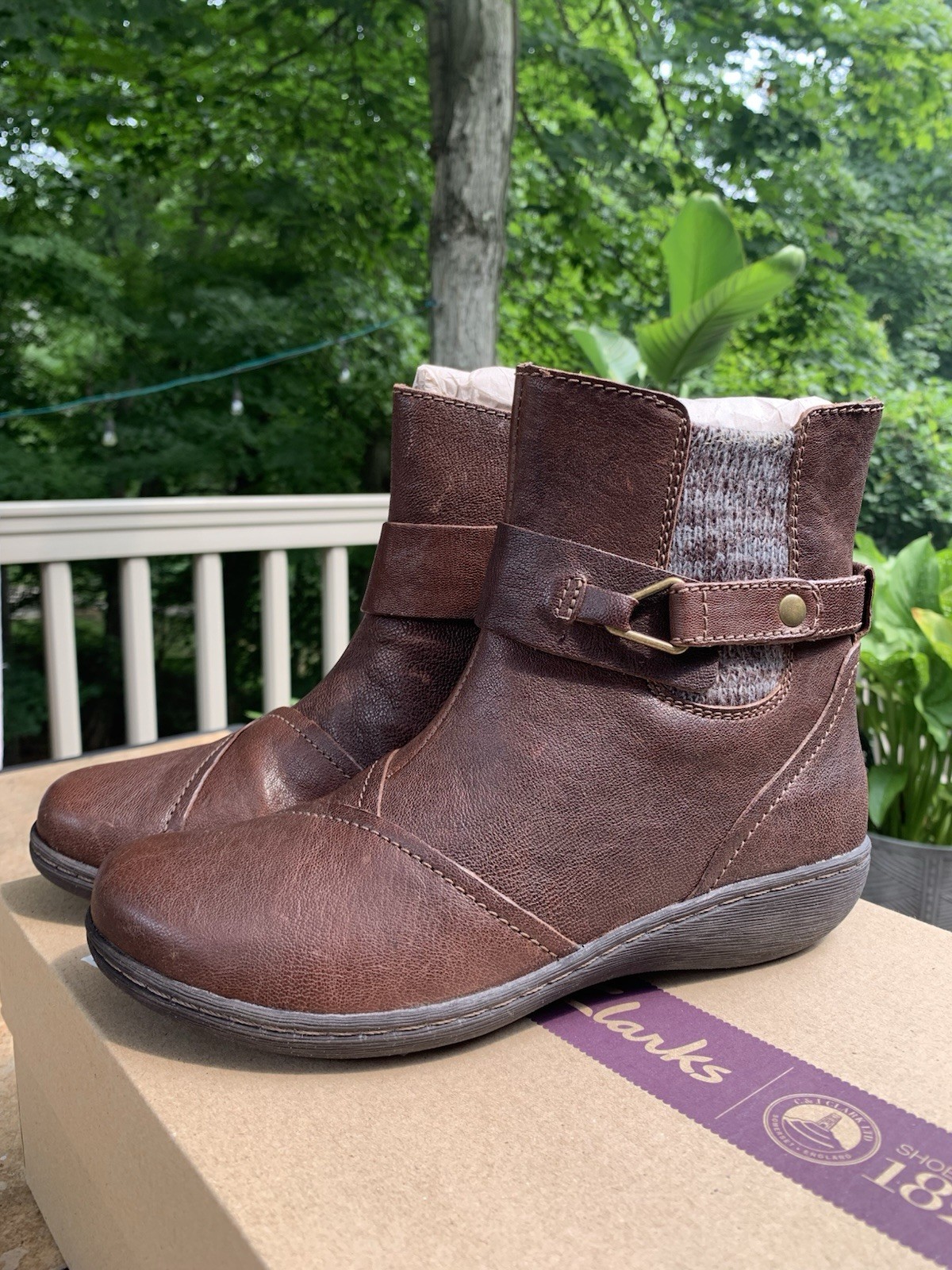 Clarks Fianna Adley Brown Leather Ankle Boots Sz 7.5M Knit Panel Belted