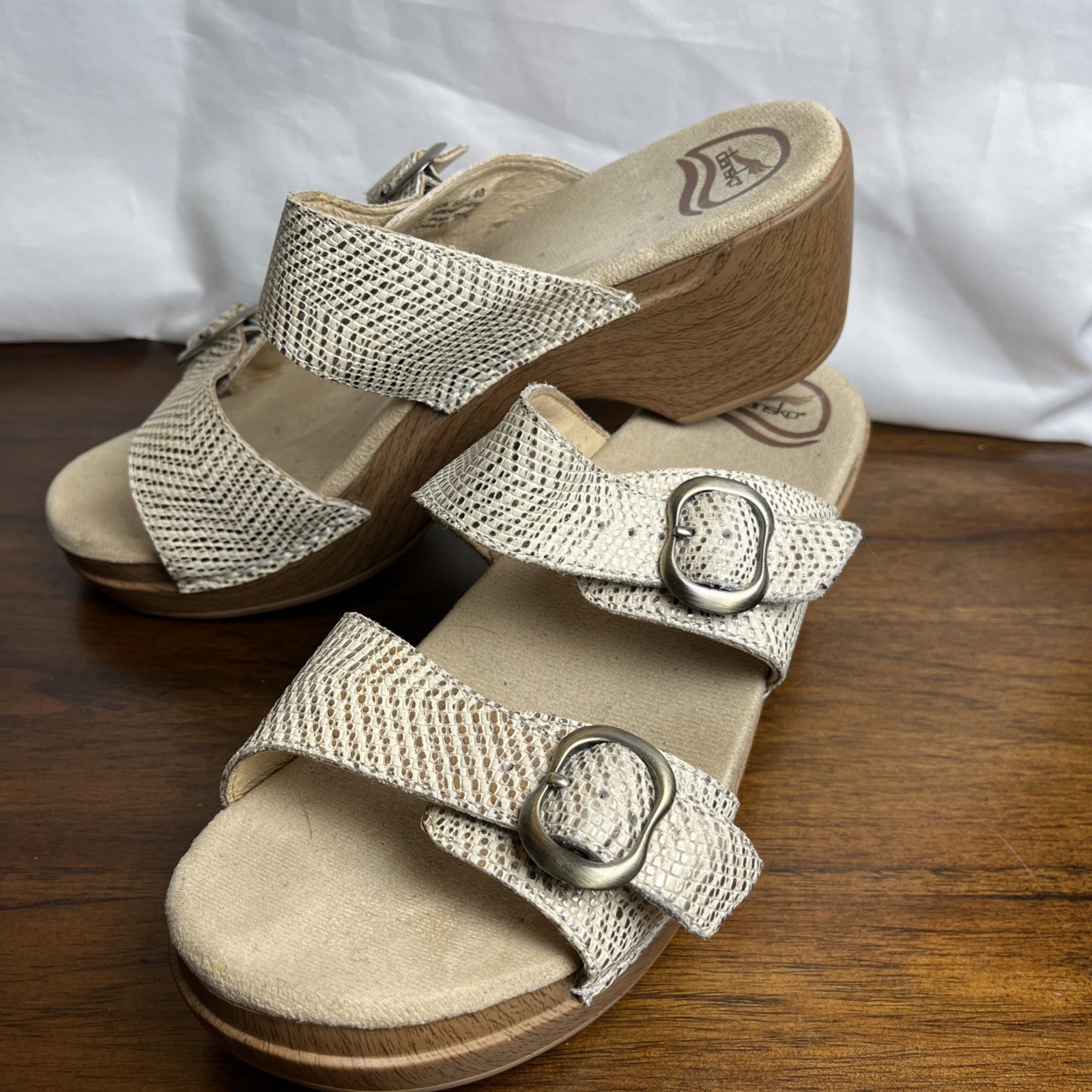 Dansko Shiny Cream Gold Sophie Buckle Two Leather Strap Sandals size 40 9.5 10