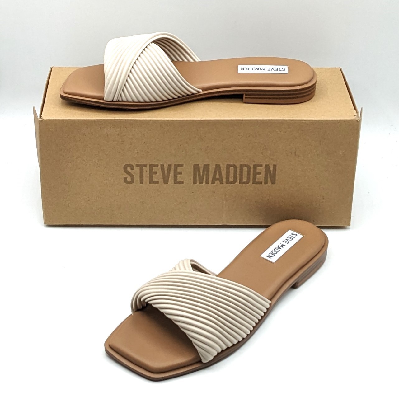 Steve Madden «LIMITT» Women’s Textured Cris-Cross Flat Mule Sandal (Bone) – NEW