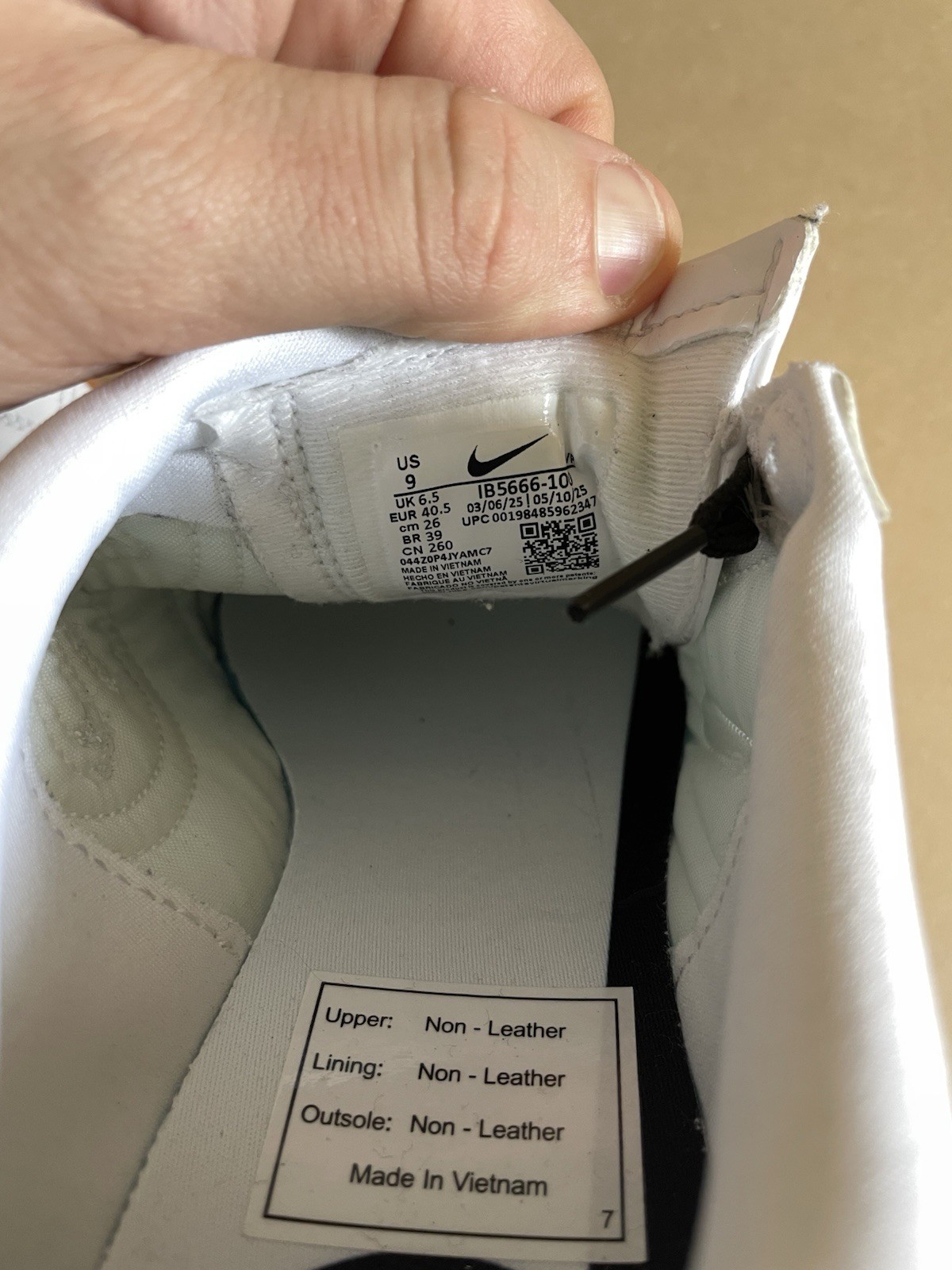 Nike Total 90 US9 Womens Indoor Soccer Shoes White Metallic Gold IB5666-100